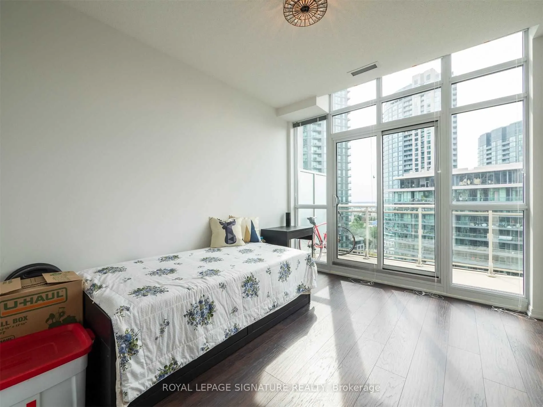 35 Bastion Street, #2012