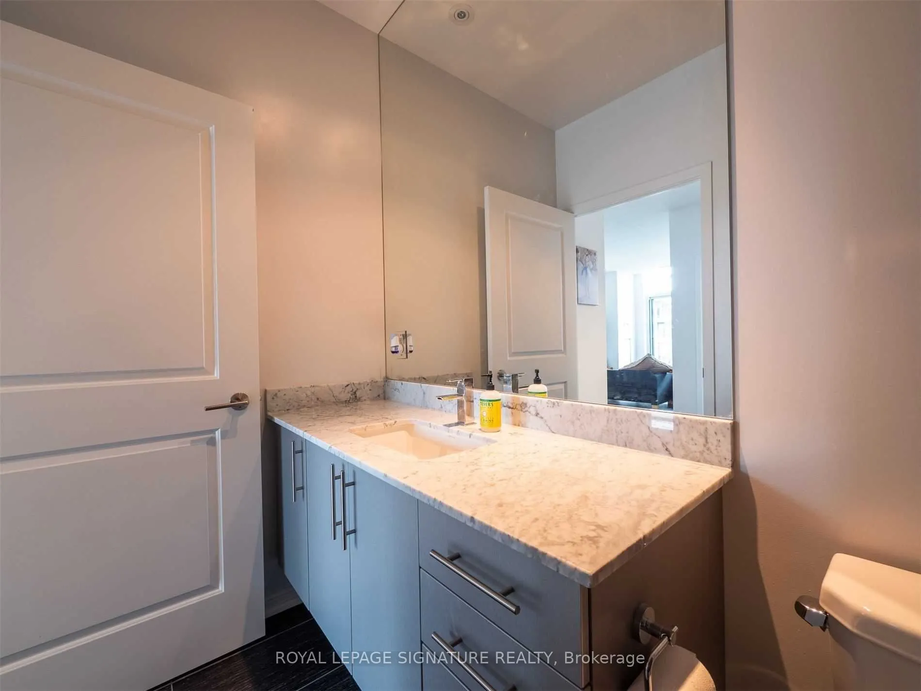 35 Bastion Street, #2012