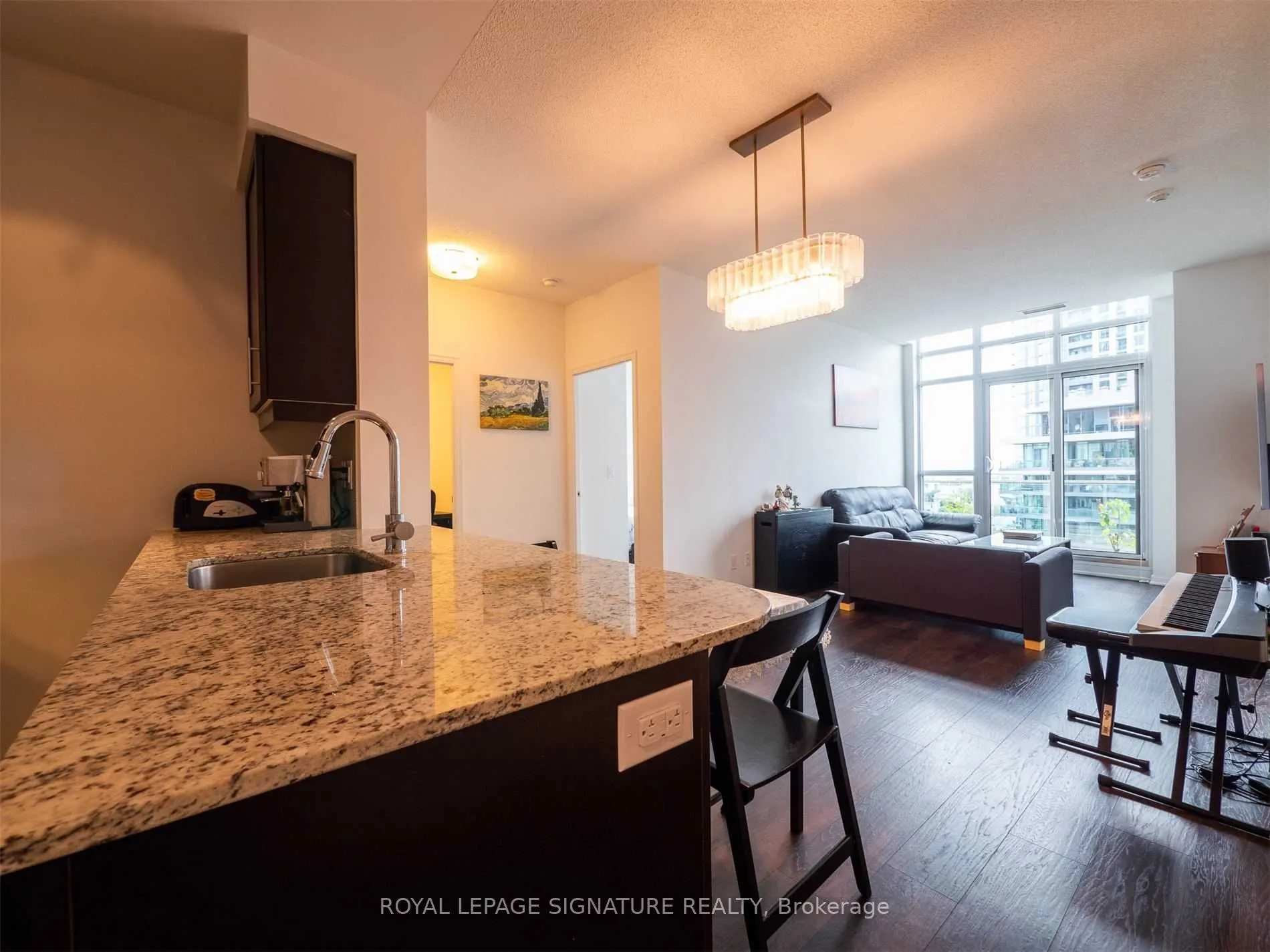 35 Bastion Street, #2012