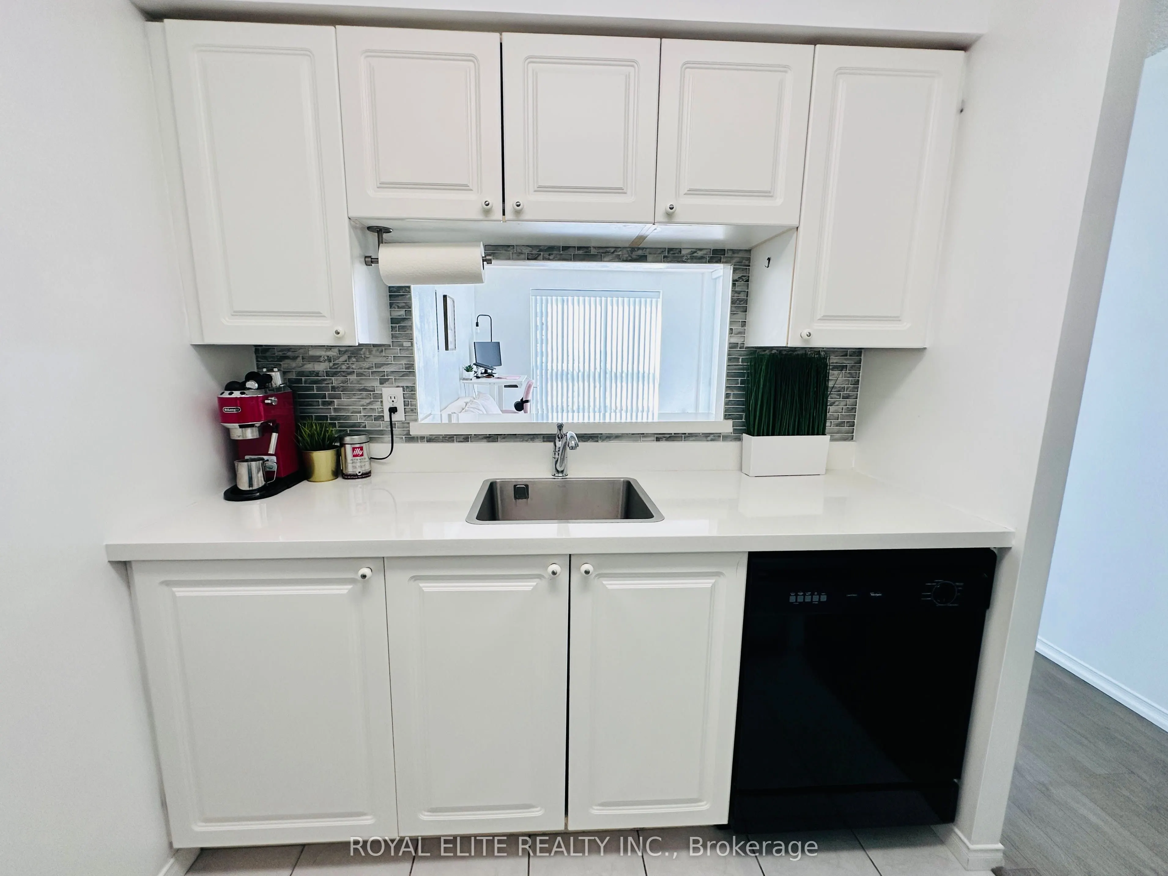 1 Pemberton Avenue, #2001