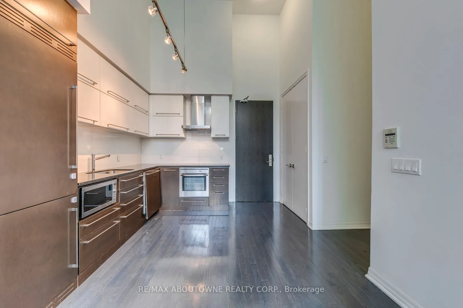 770 Bay Street, #202