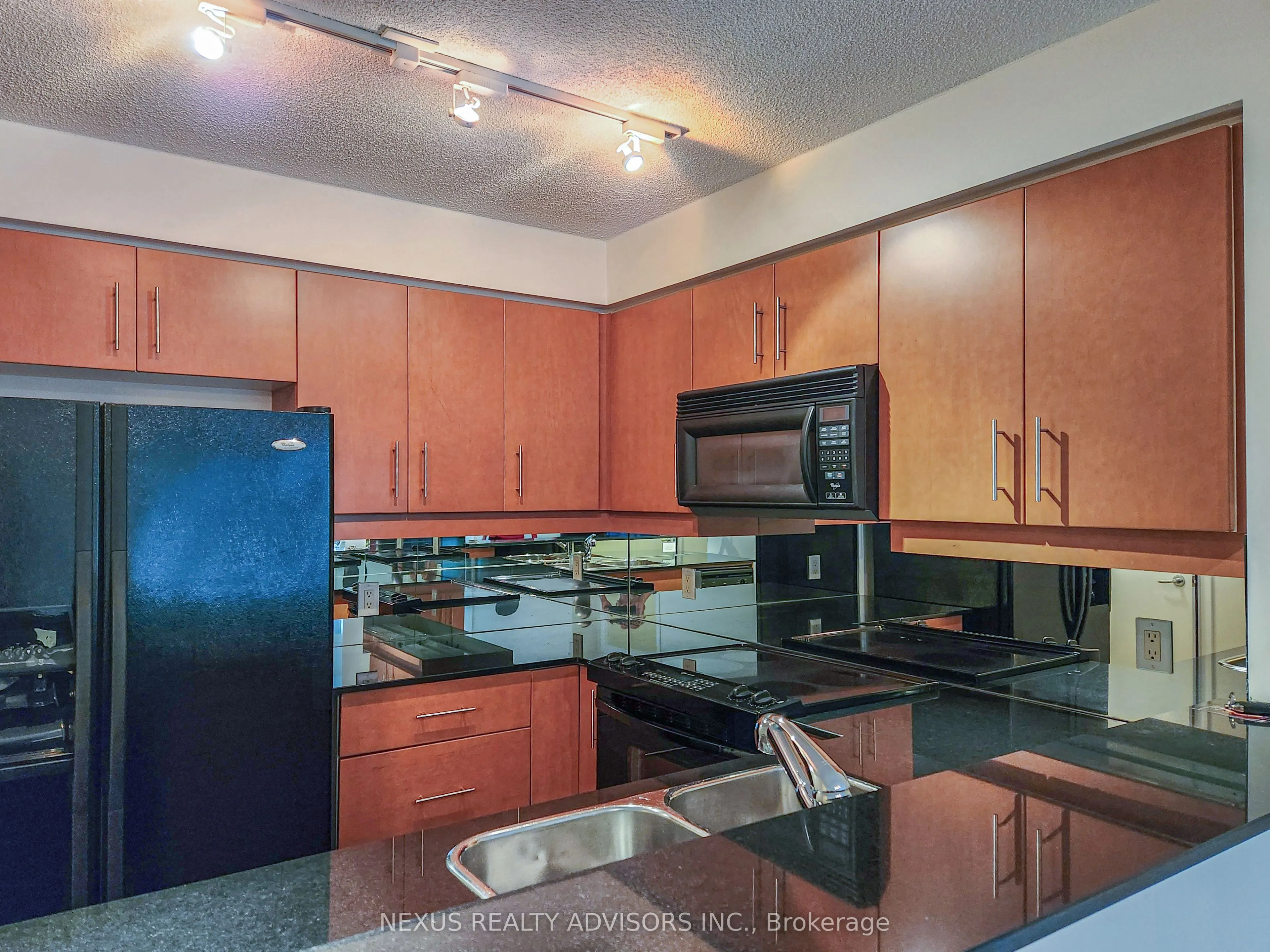 300 Bloor Street E, #909