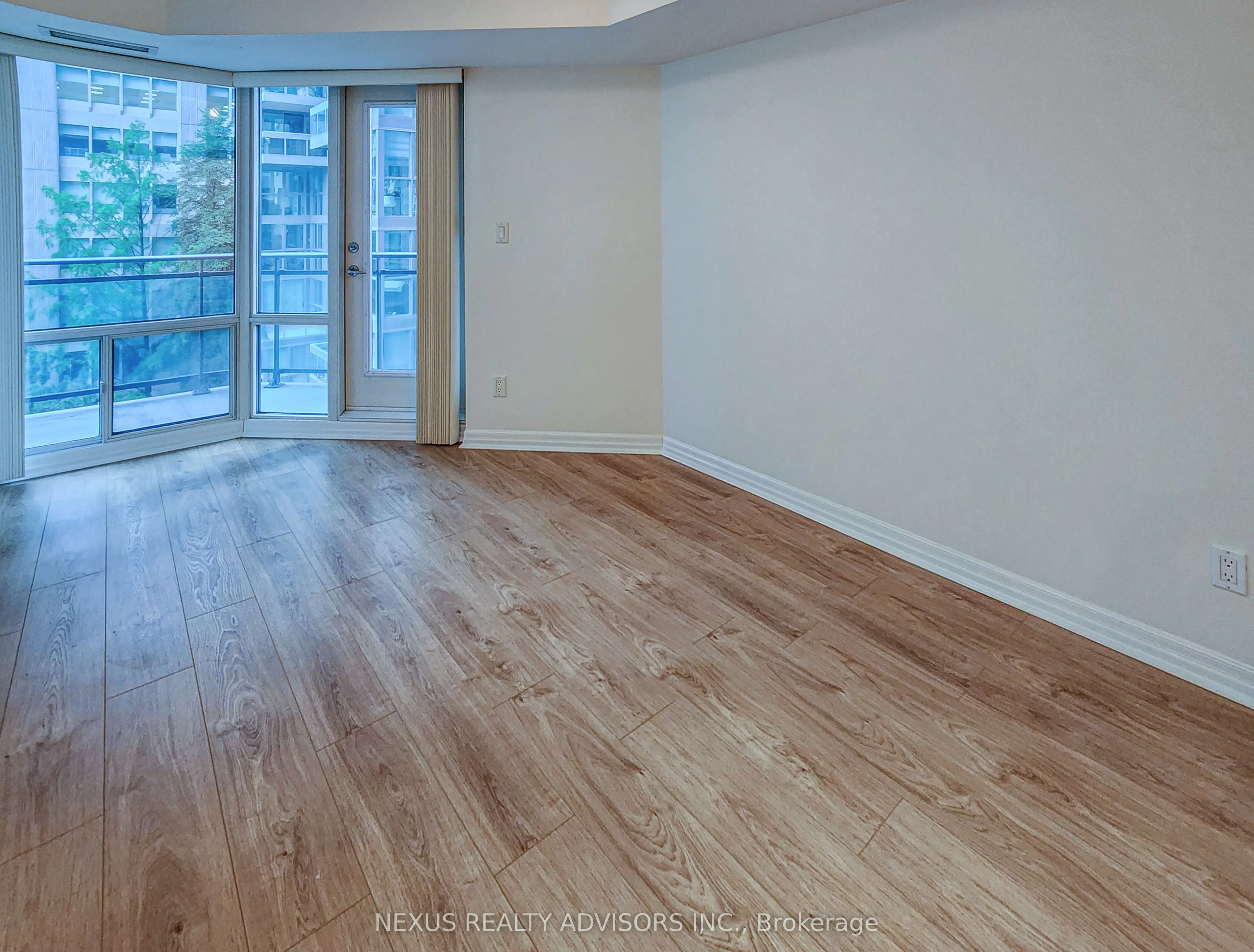 300 Bloor Street E, #909