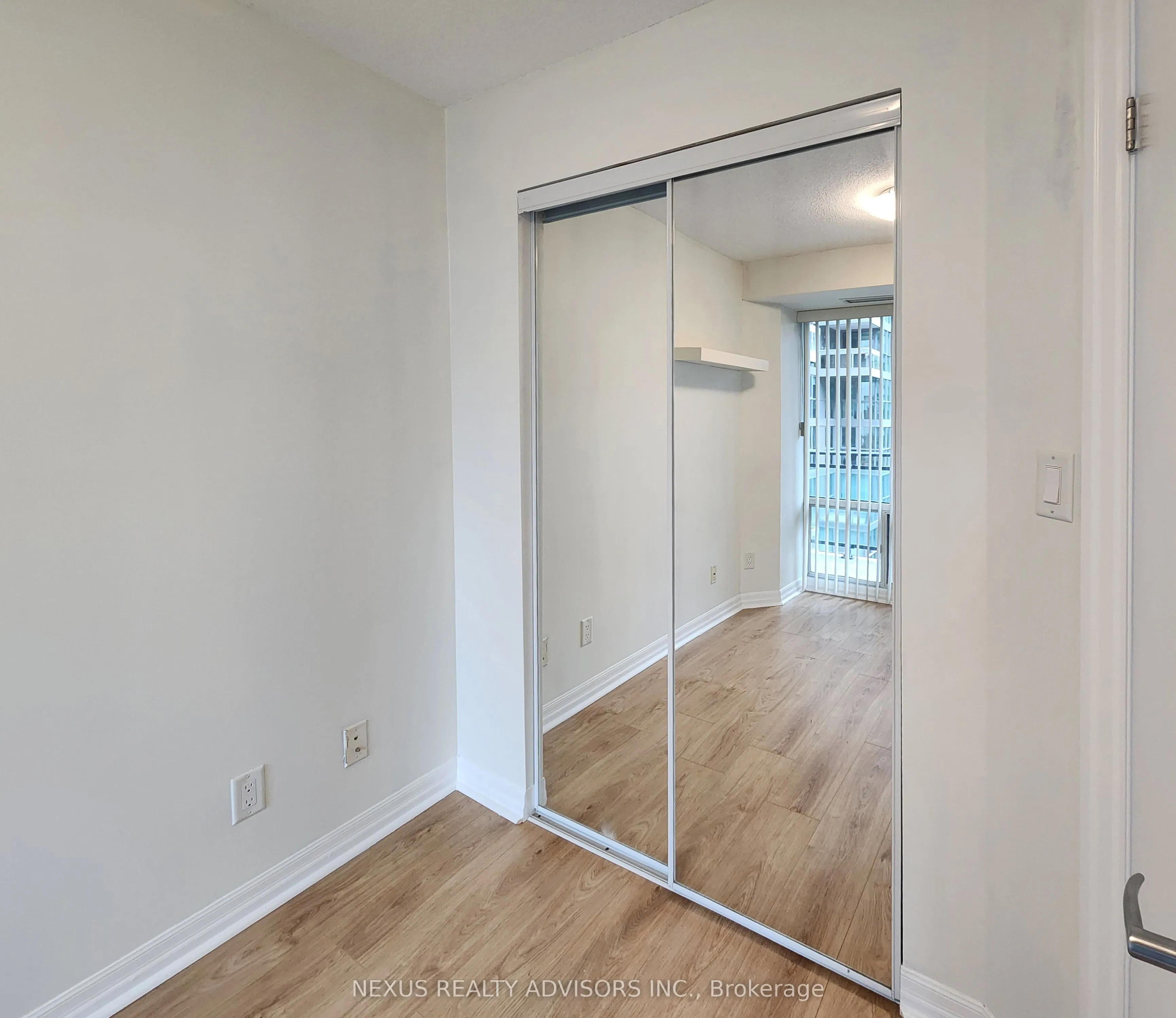 300 Bloor Street E, #909