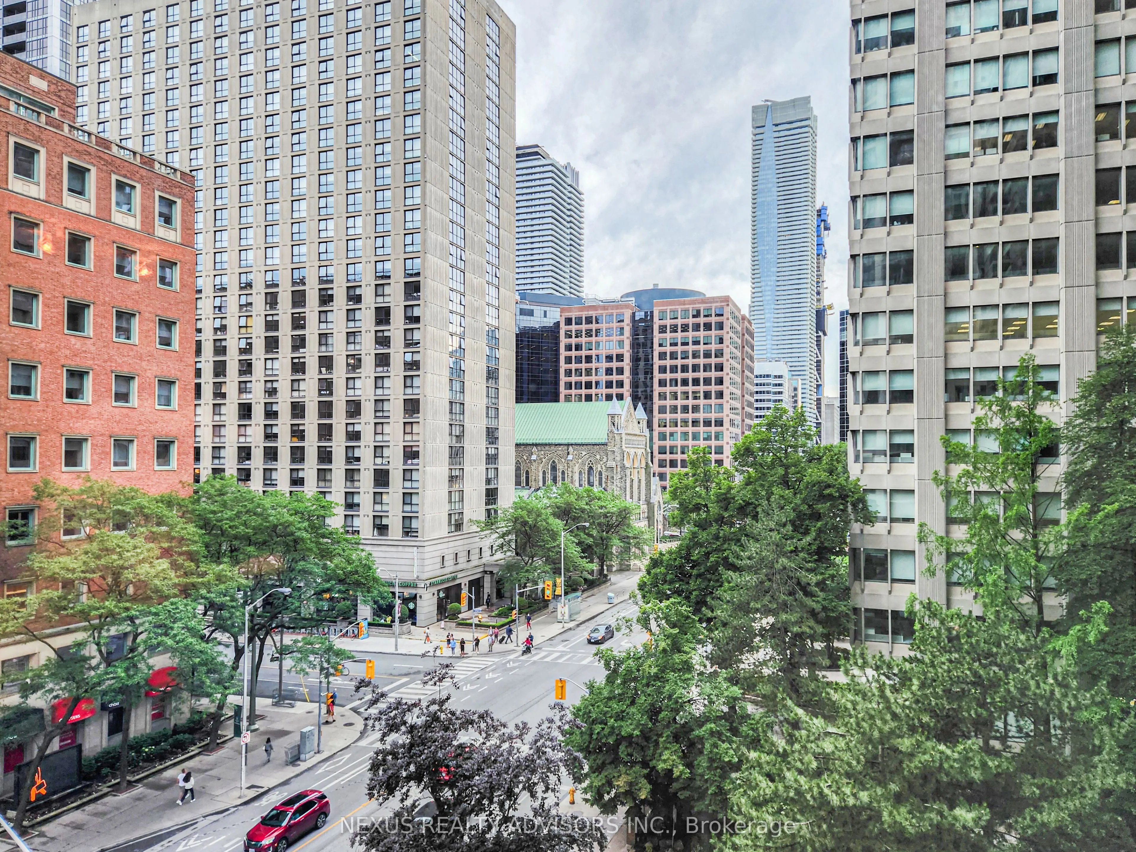 300 Bloor Street E, #909