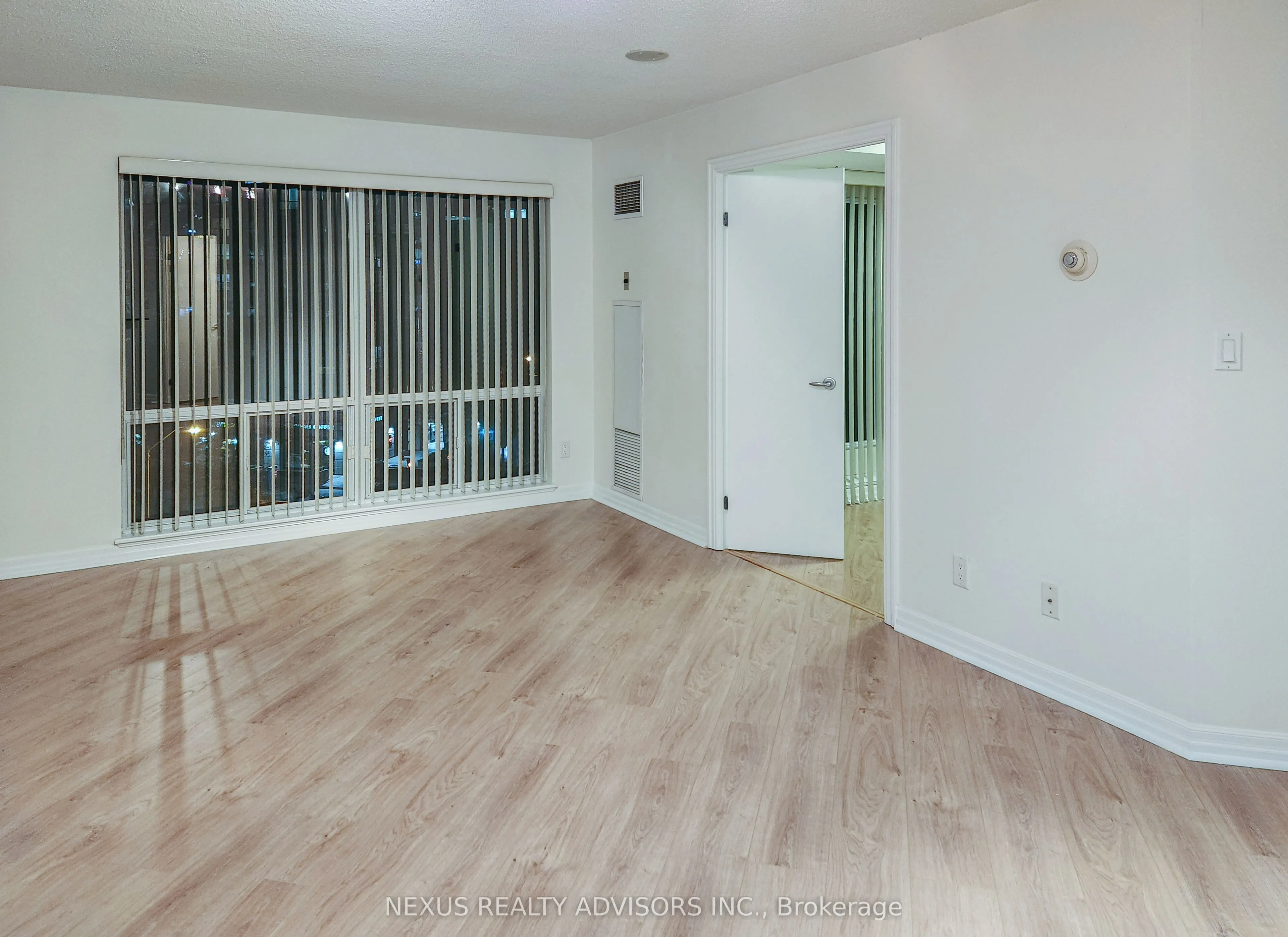 300 Bloor Street E, #909
