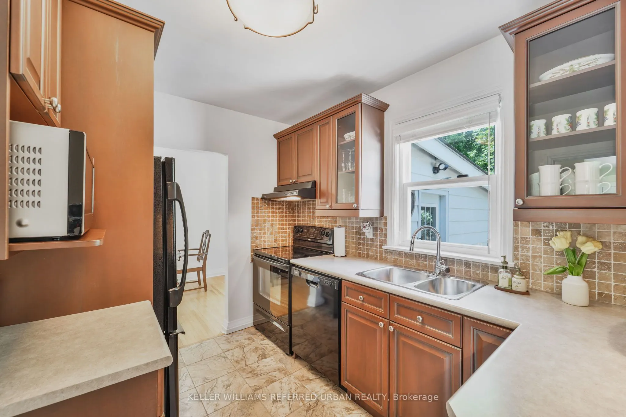 274 Poyntz Avenue