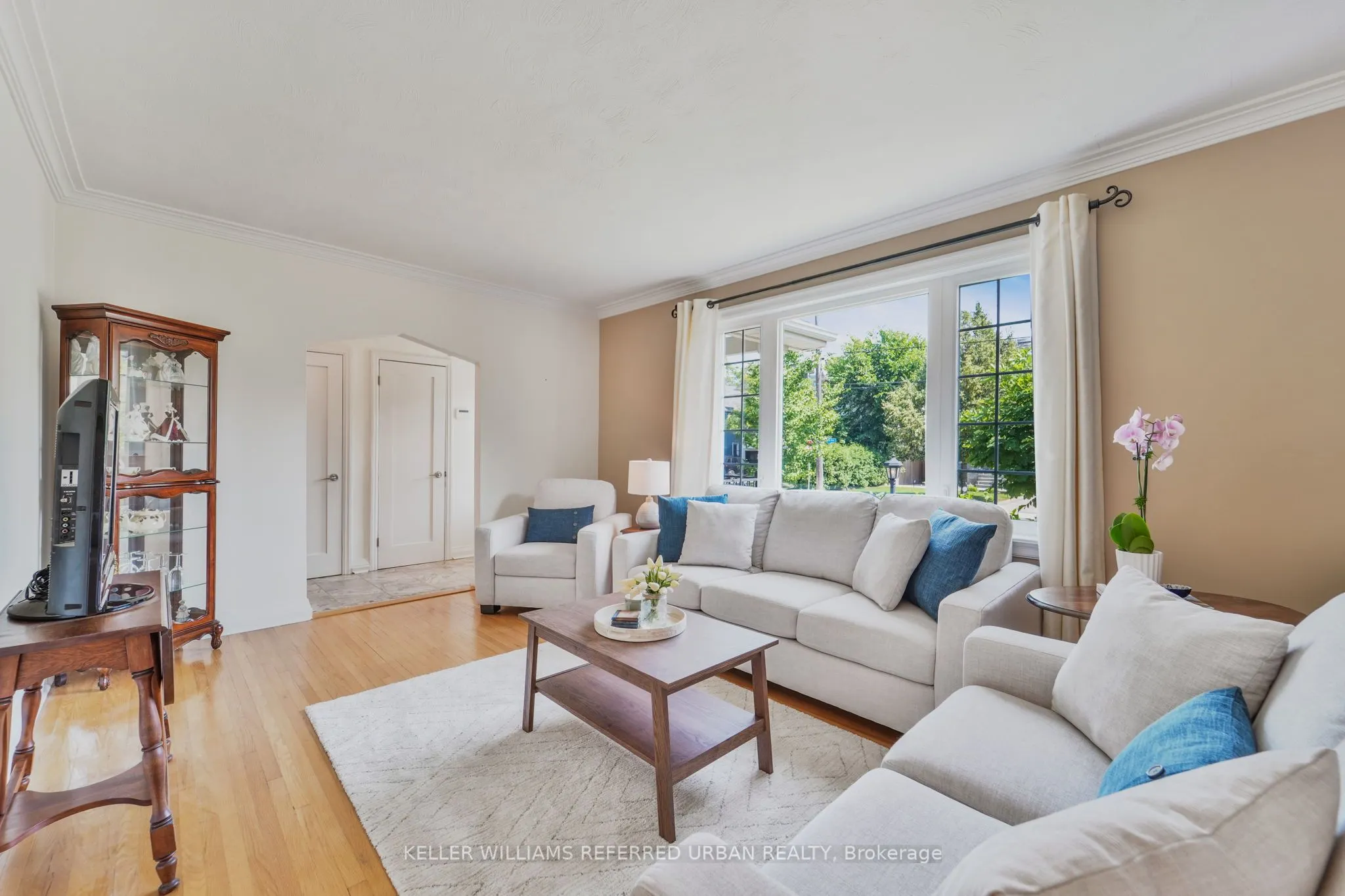 274 Poyntz Avenue
