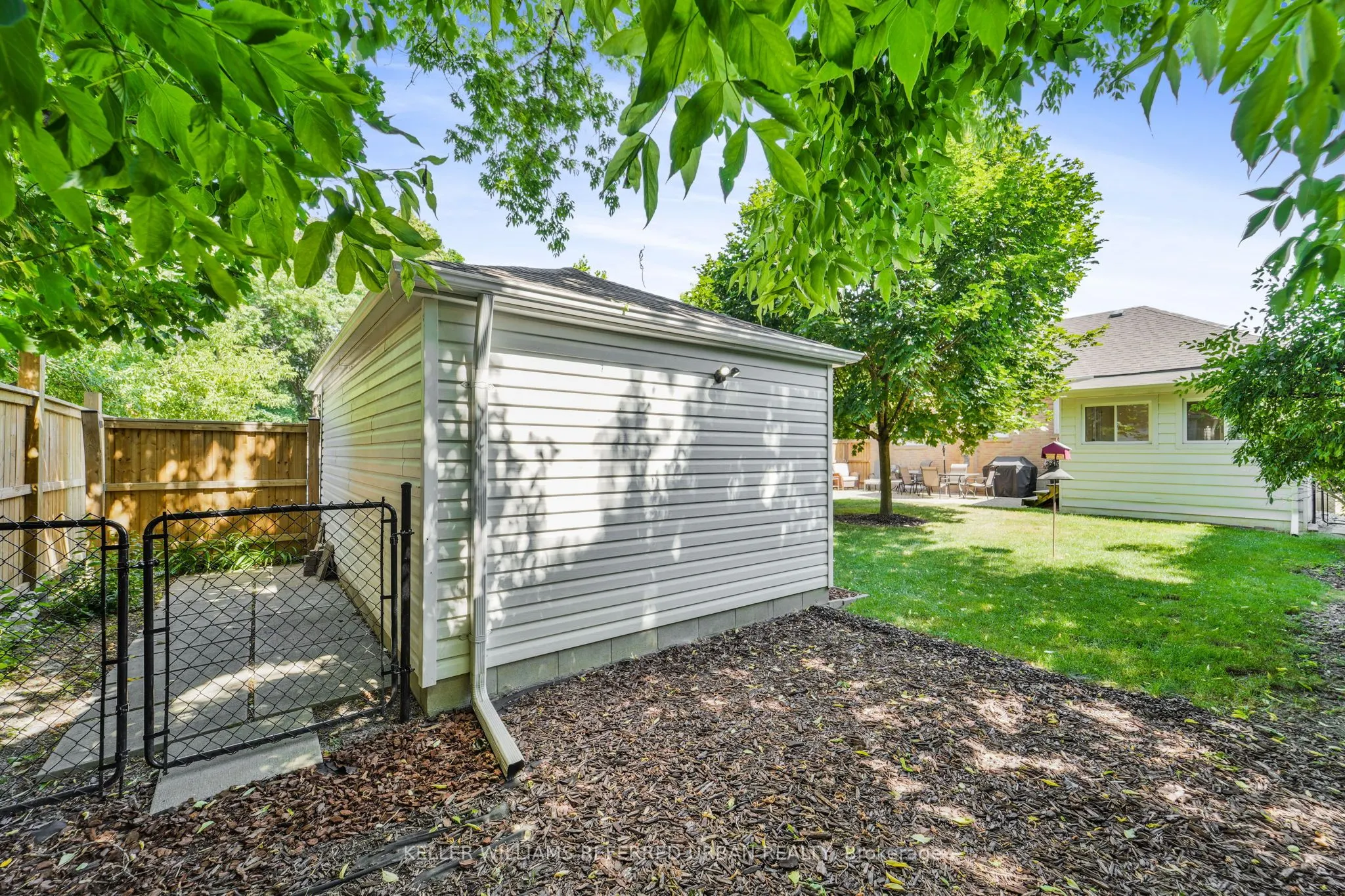 274 Poyntz Avenue