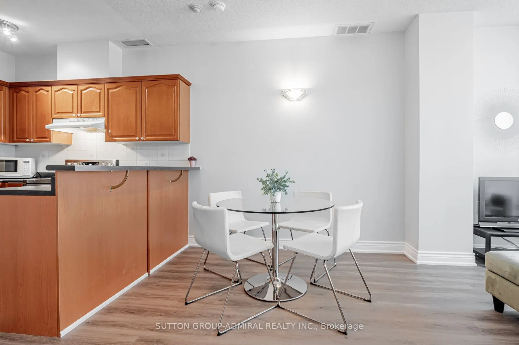393 King Street W, #1103