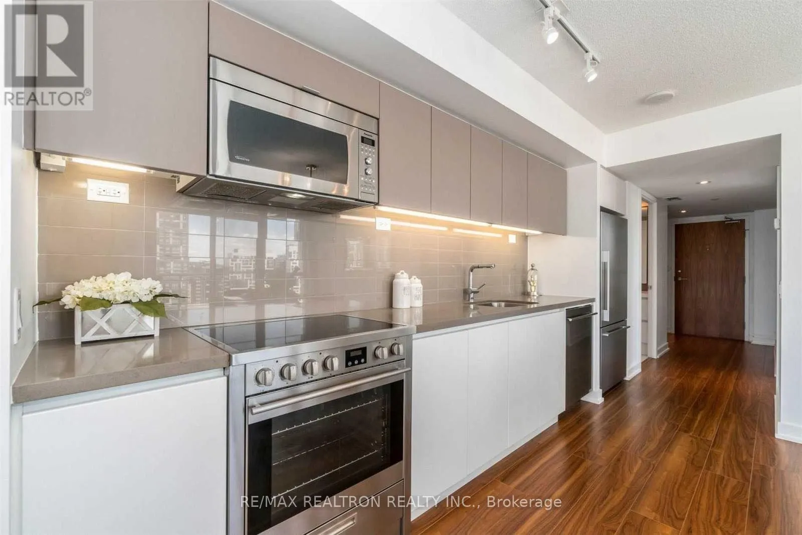 75 Queens Wharf Road, #1801