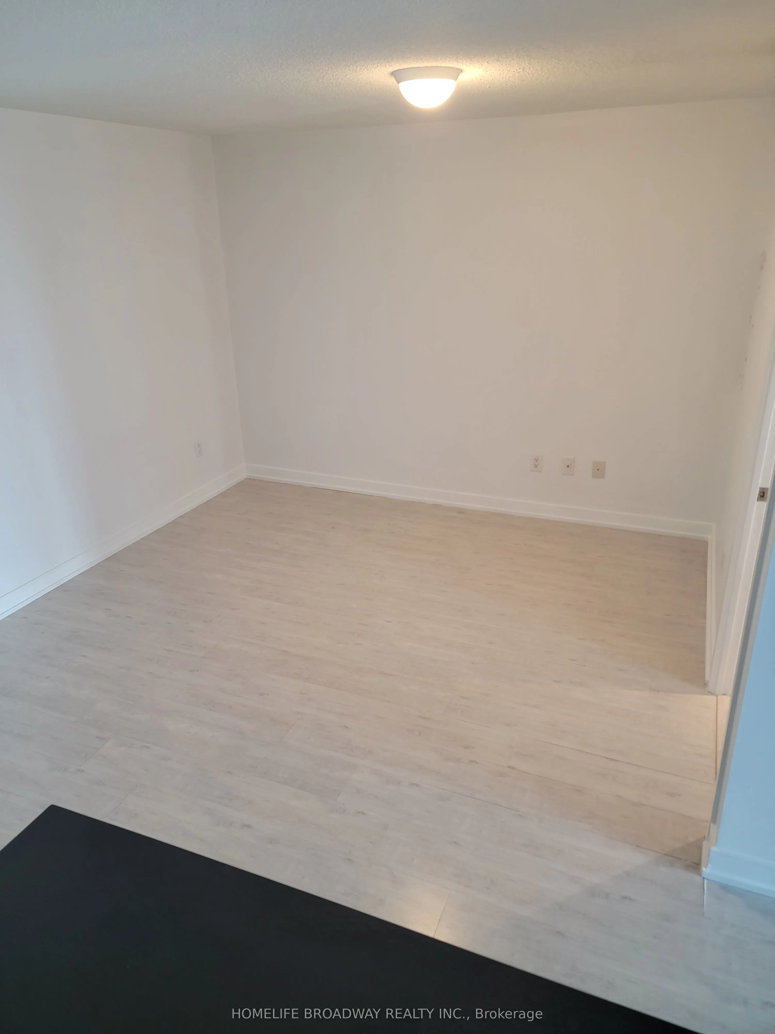 19 Singer Court, #1203
