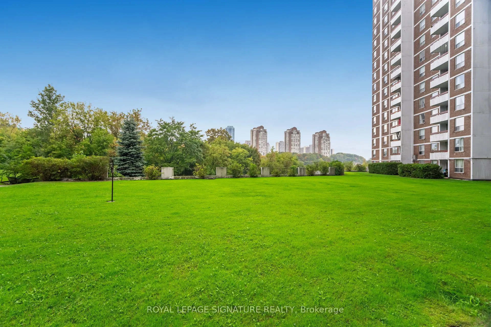 10 Edgecliff Golfway, #303