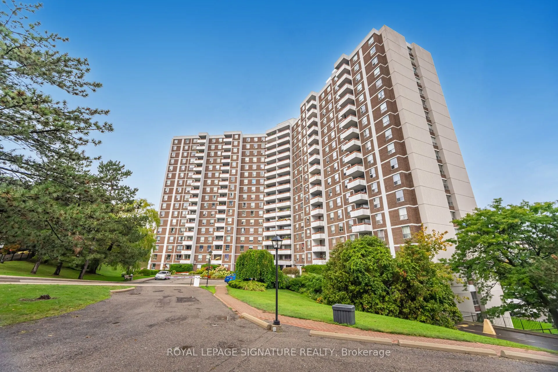 10 Edgecliff Golfway, #303