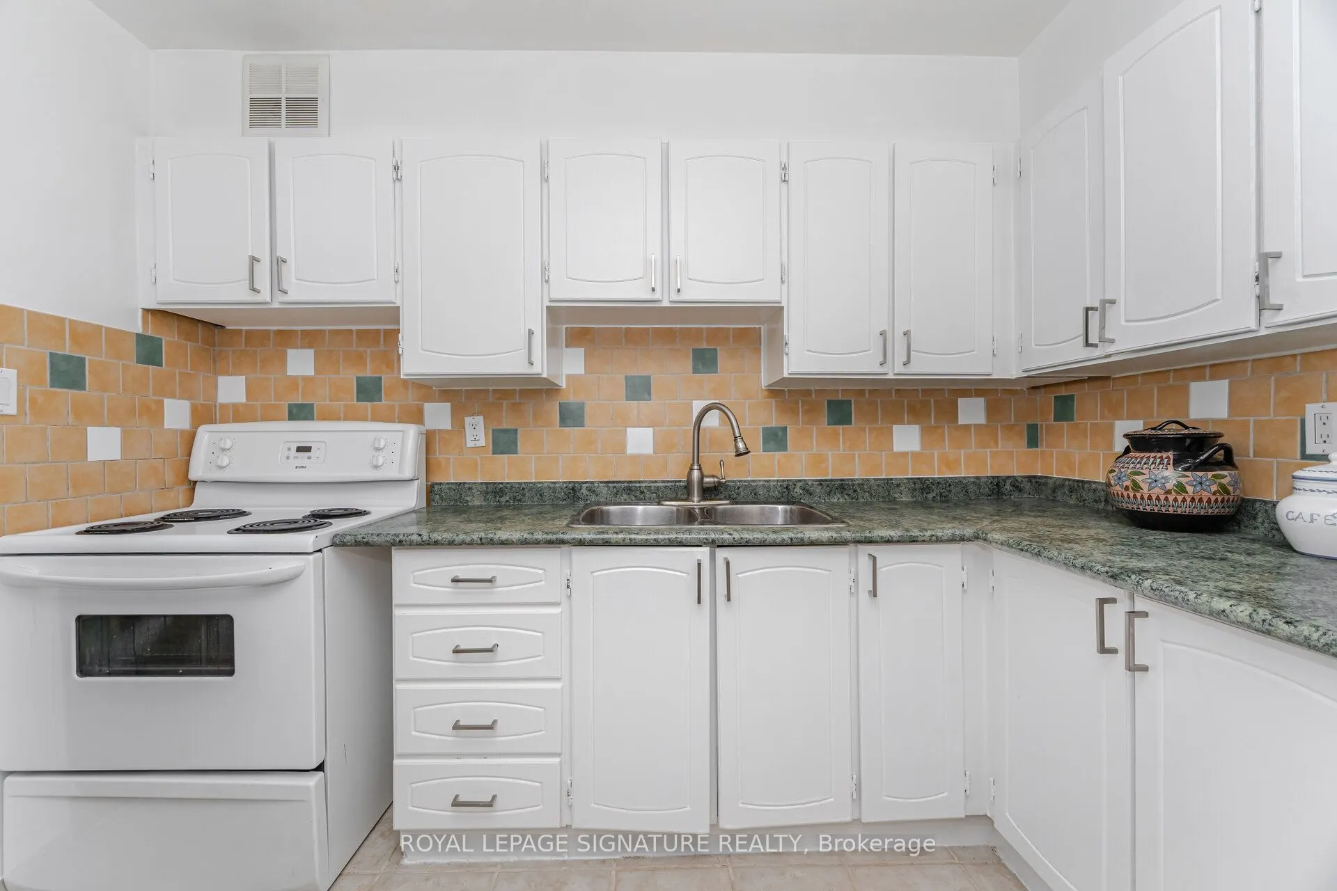10 Edgecliff Golfway, #303