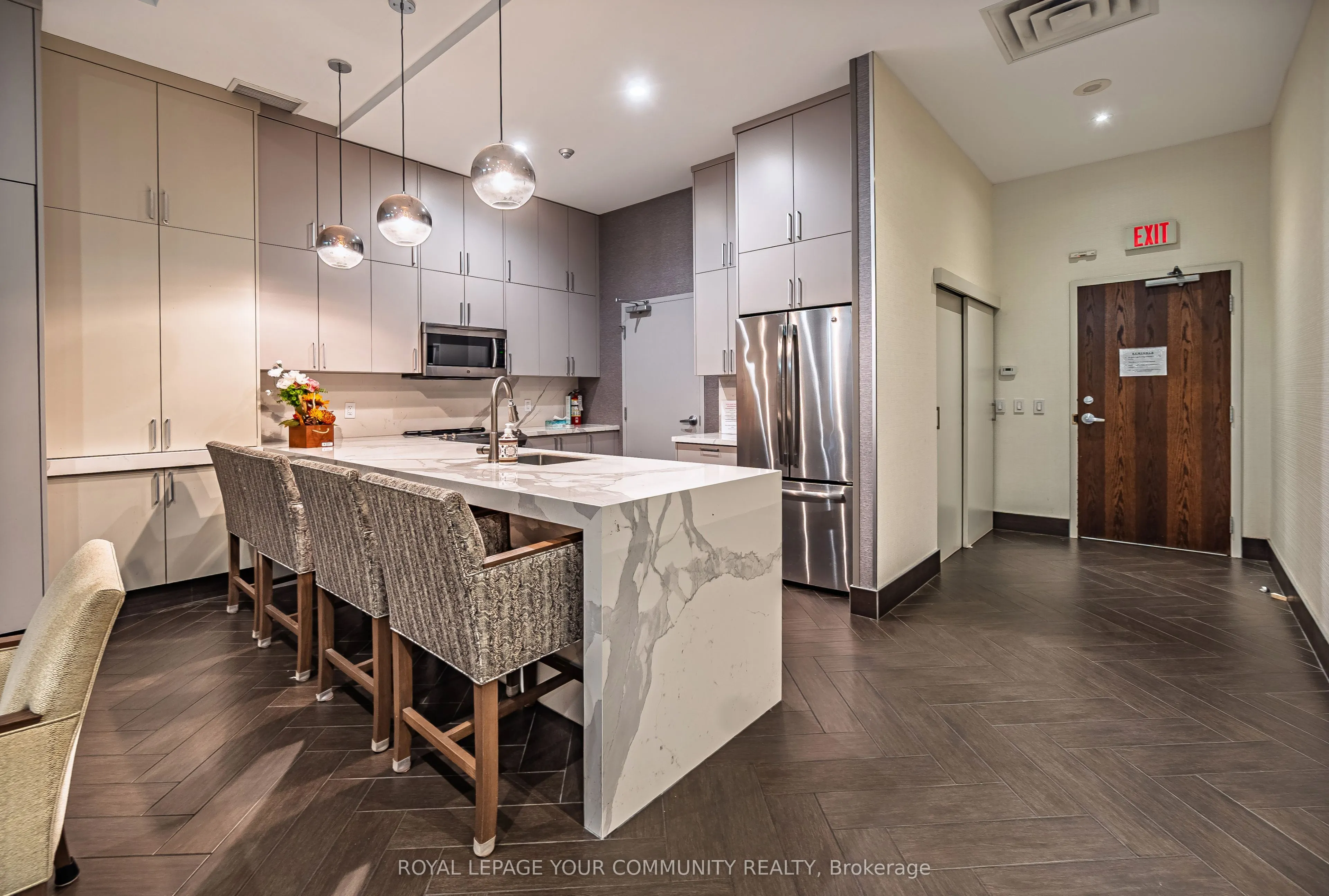 18 Kenaston Gardens, #1906