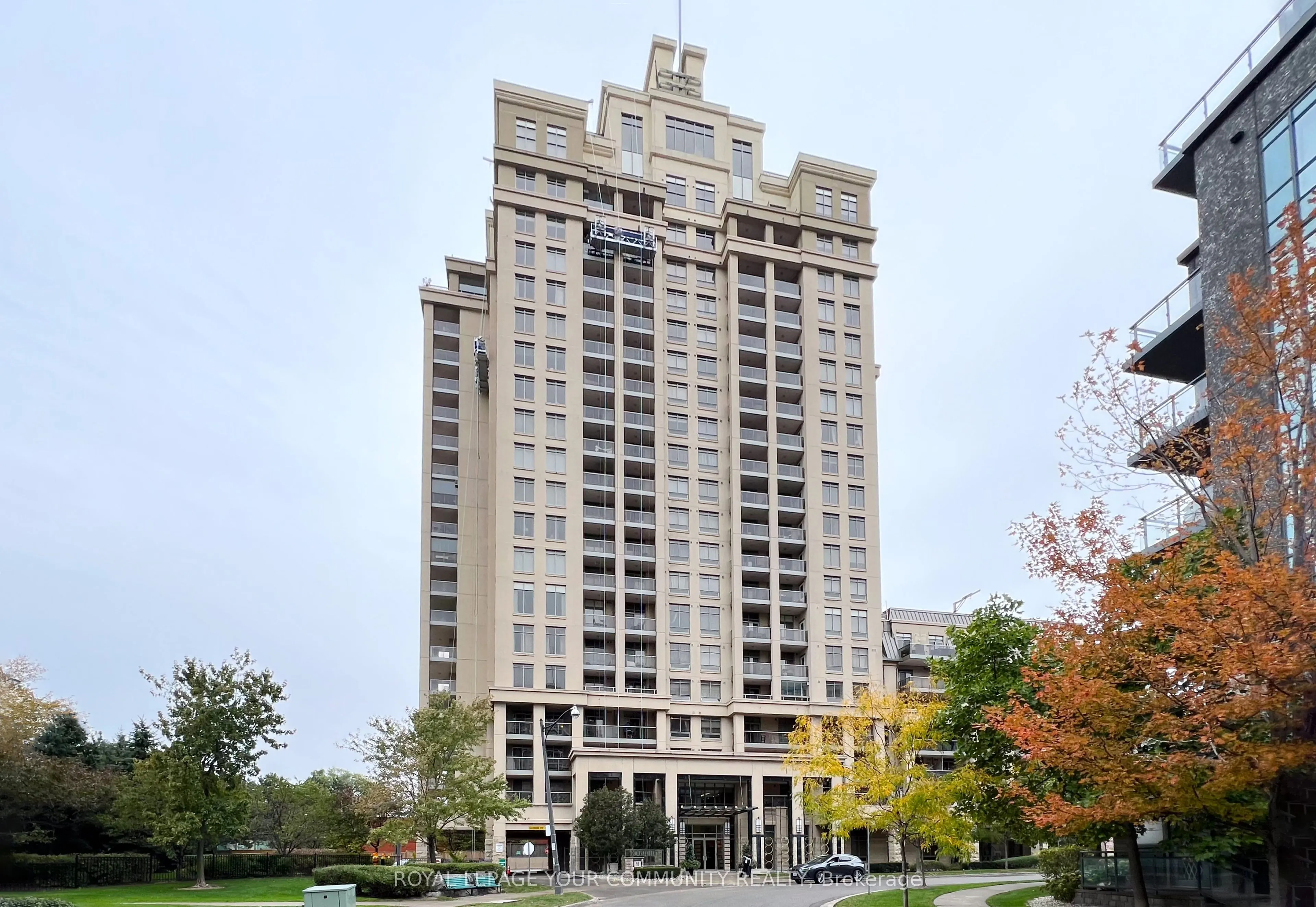 18 Kenaston Gardens, #1906