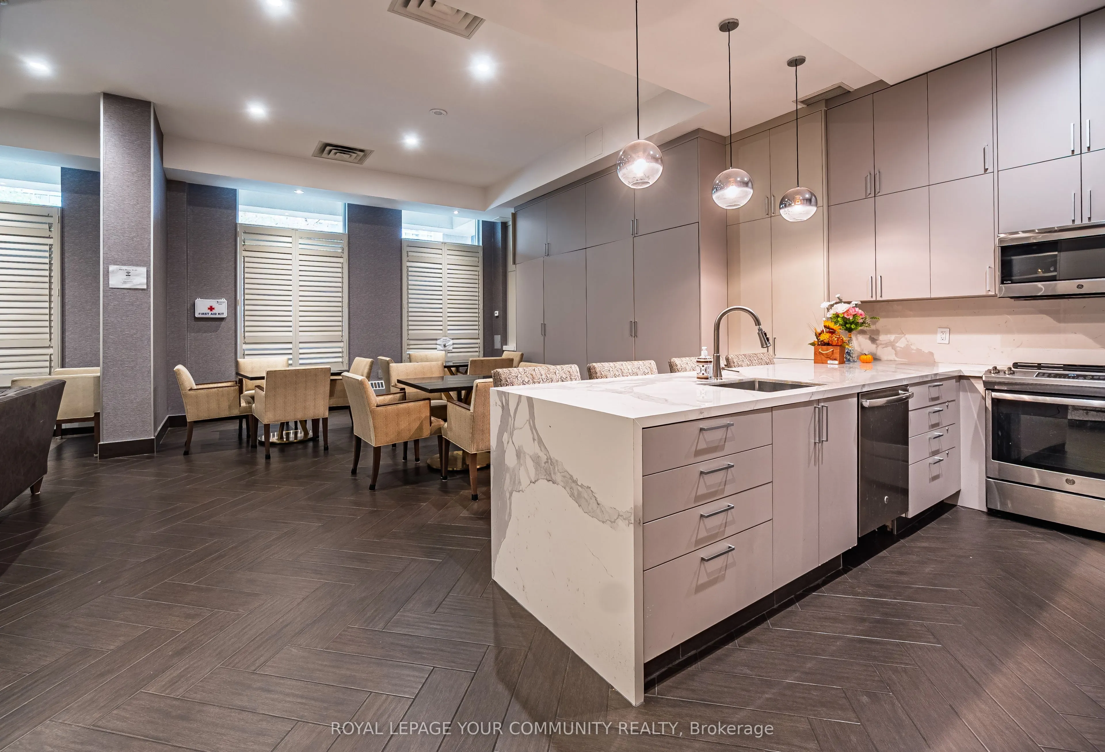 18 Kenaston Gardens, #1906