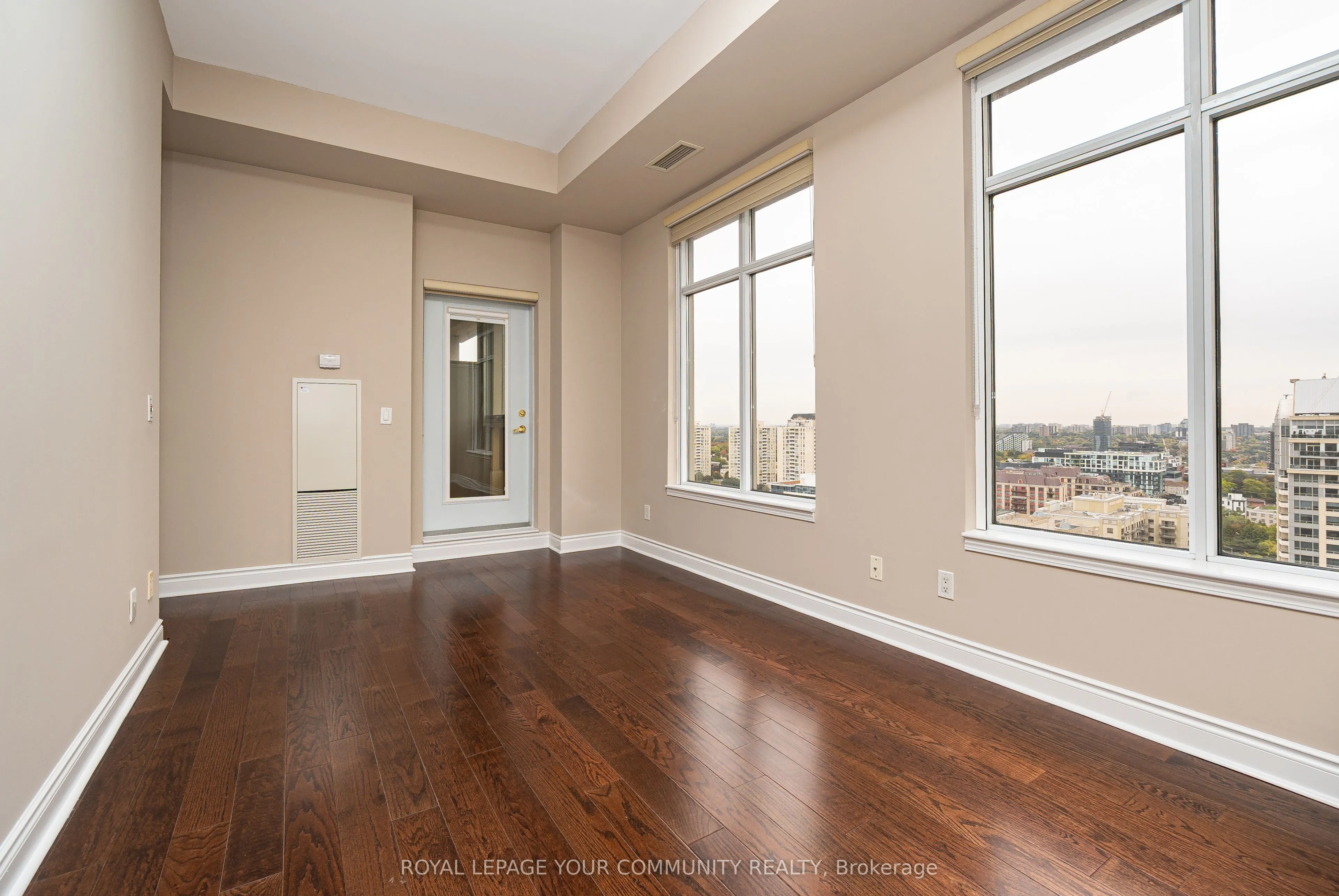 18 Kenaston Gardens, #1906
