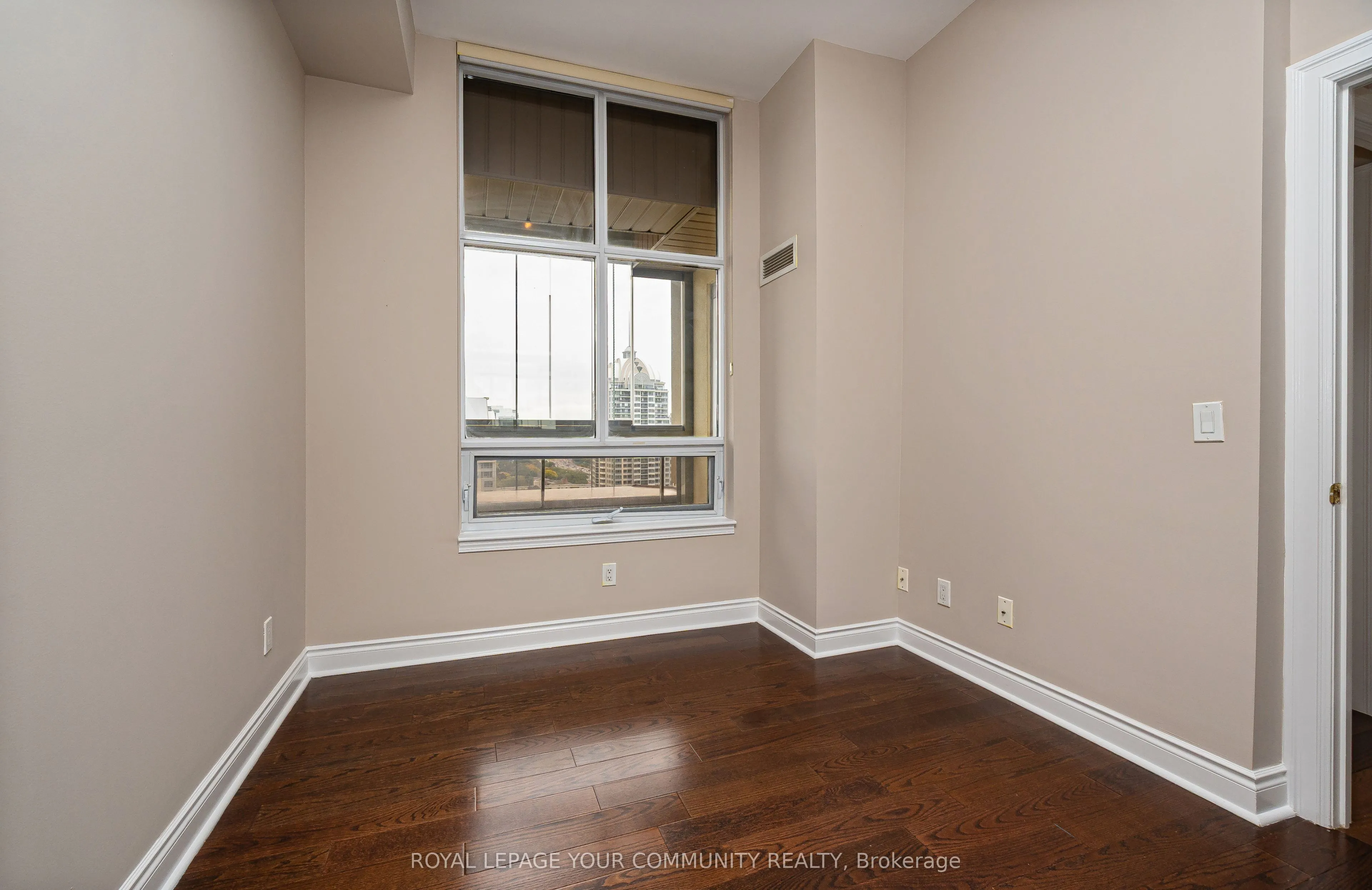 18 Kenaston Gardens, #1906
