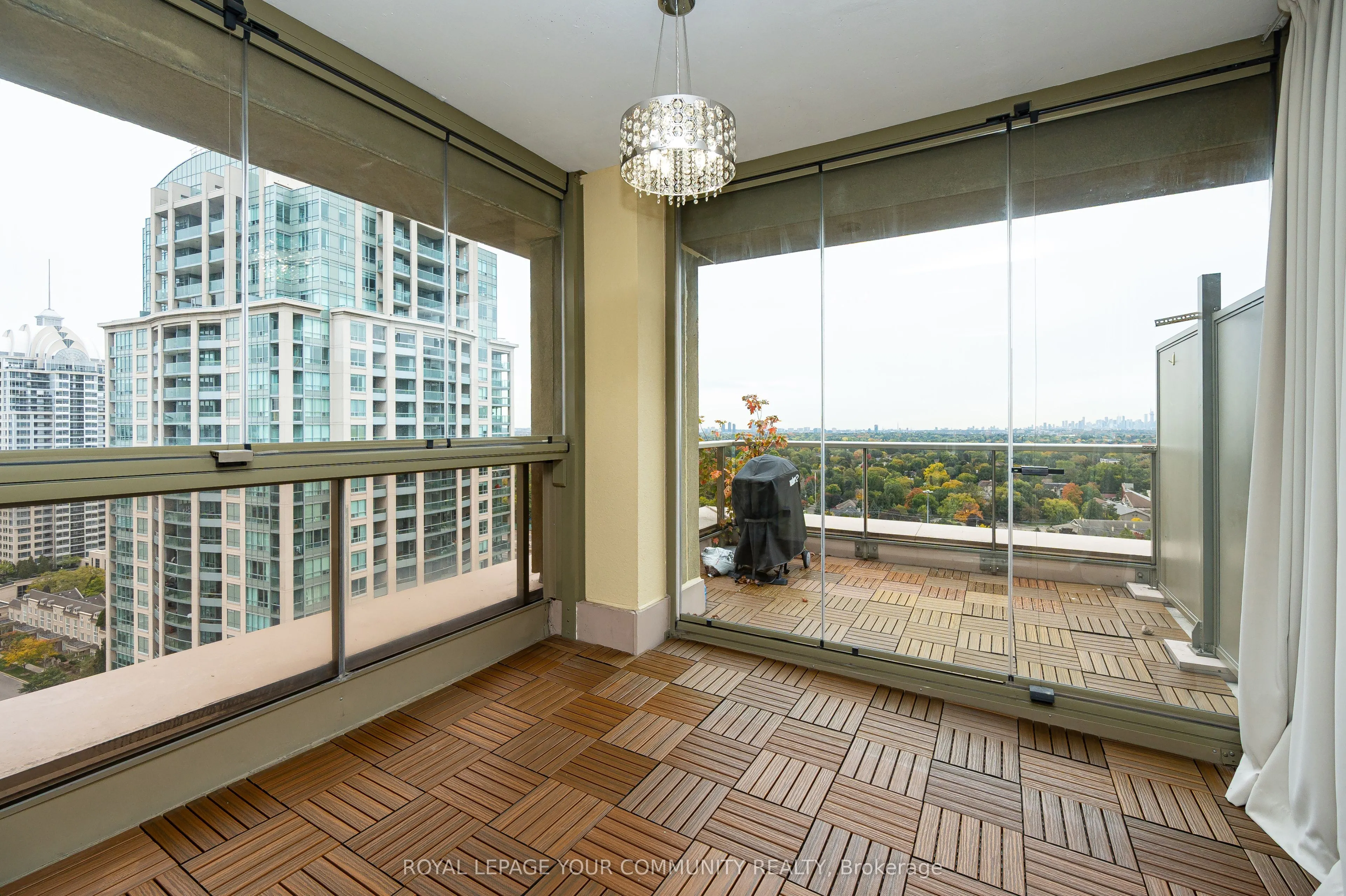 18 Kenaston Gardens, #1906