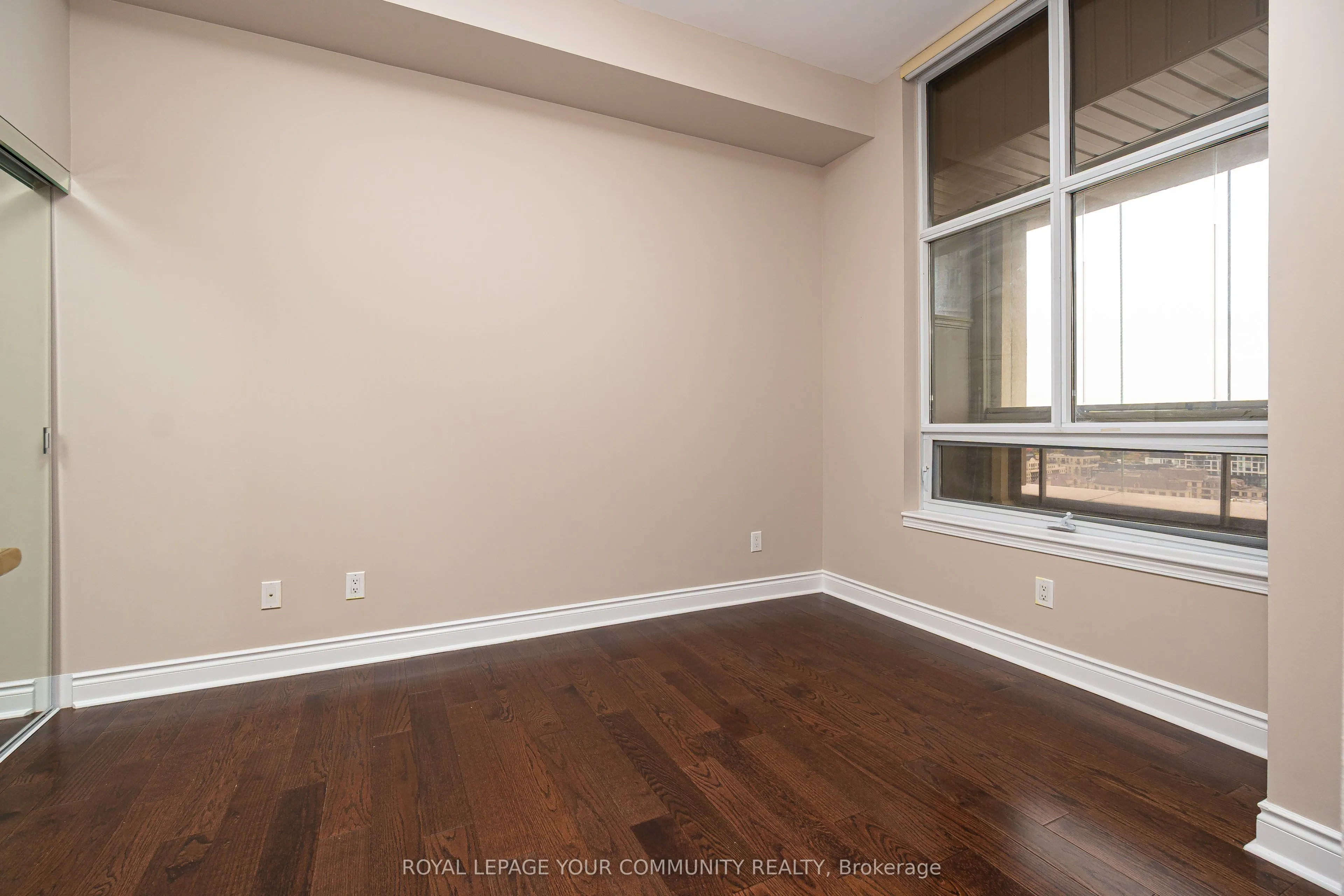 18 Kenaston Gardens, #1906
