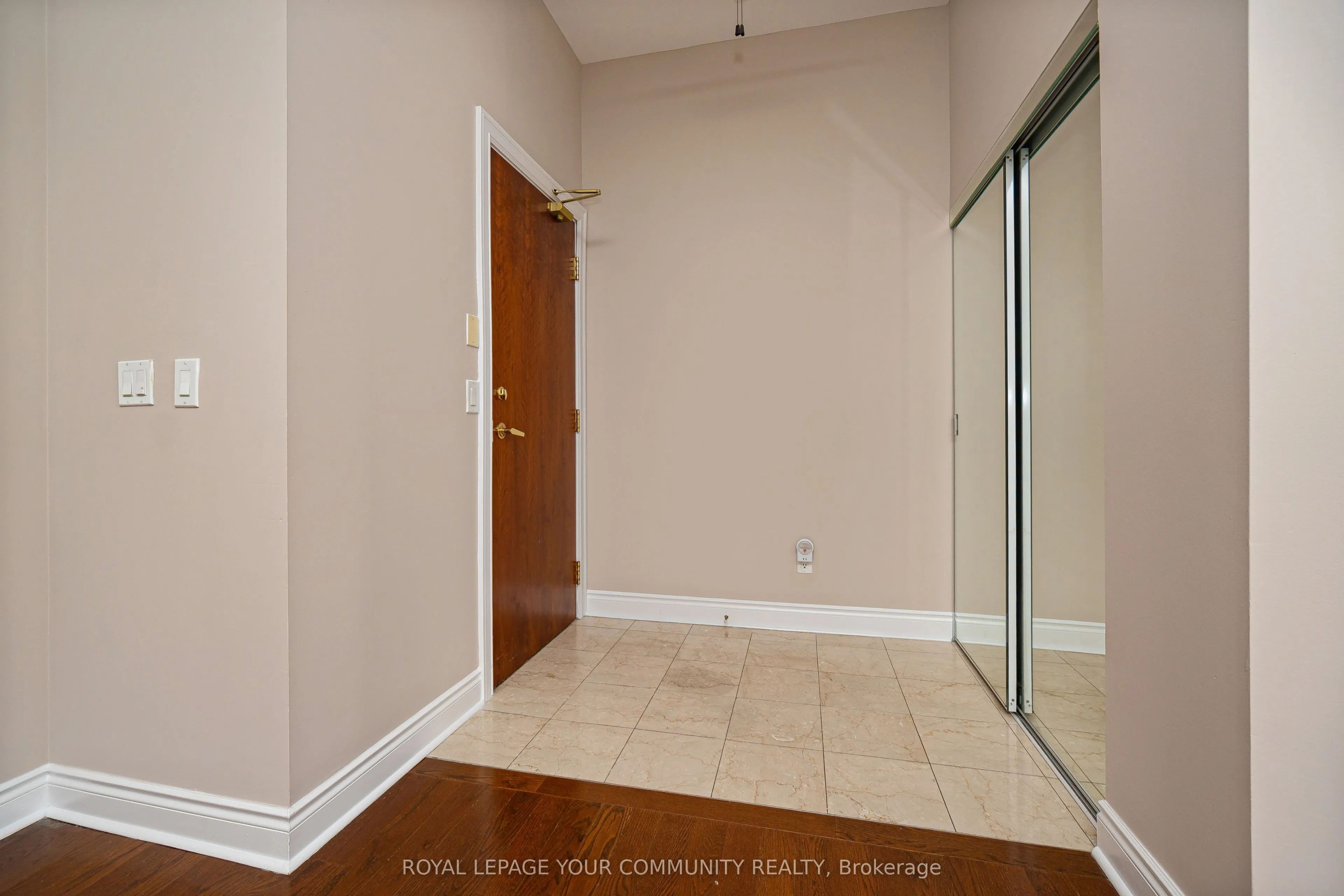 18 Kenaston Gardens, #1906