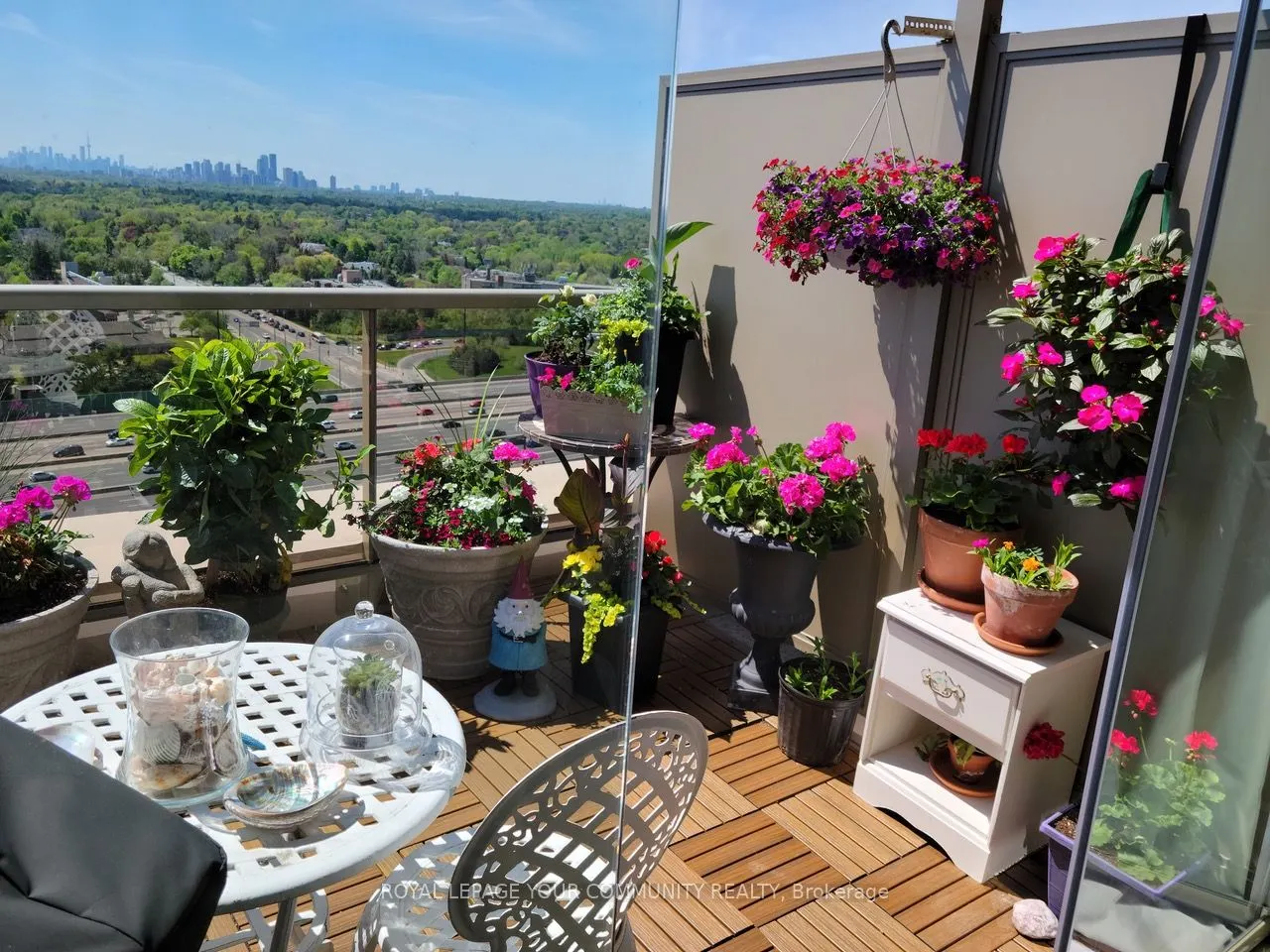 18 Kenaston Gardens, #1906