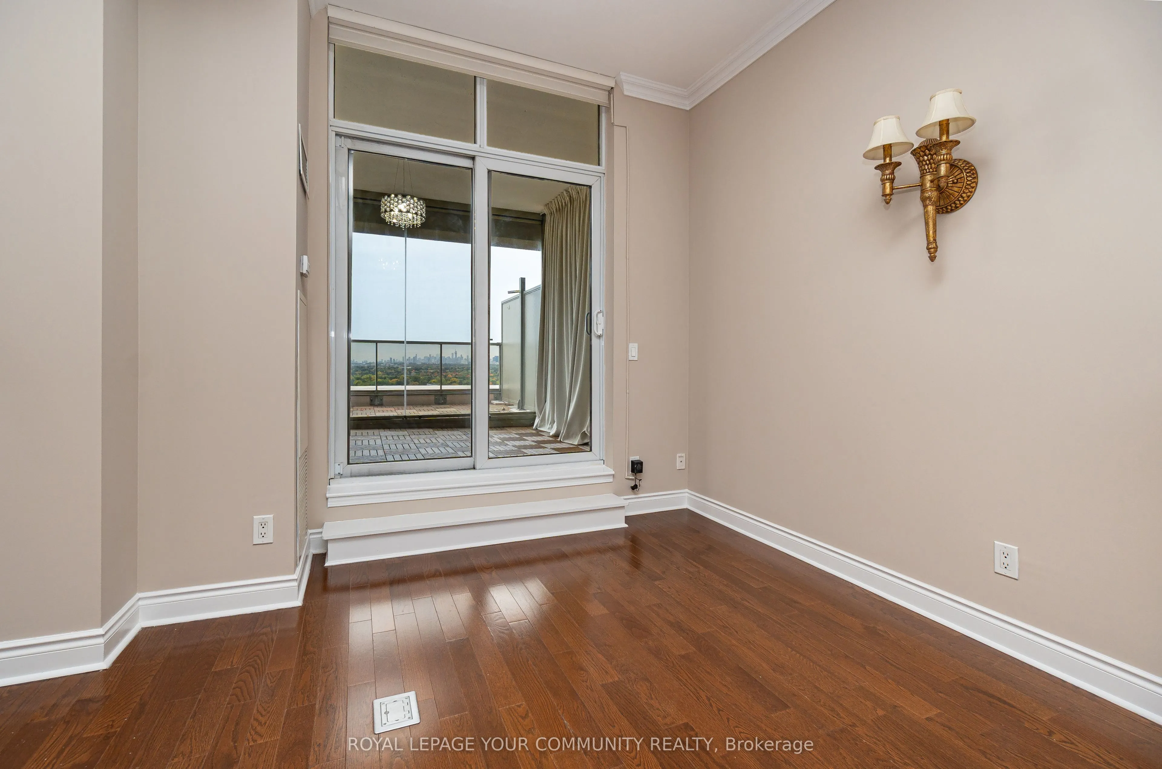 18 Kenaston Gardens, #1906
