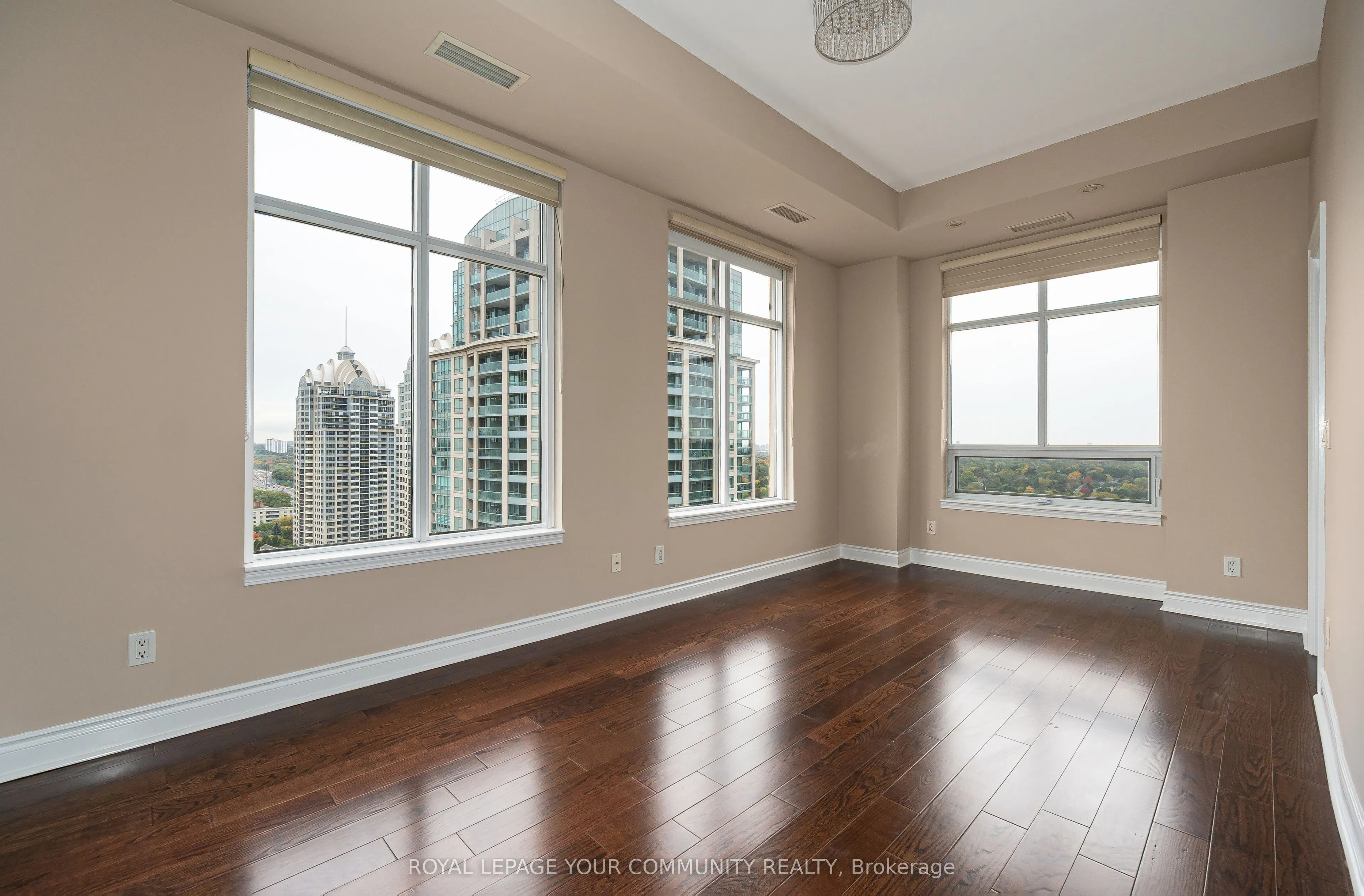 18 Kenaston Gardens, #1906