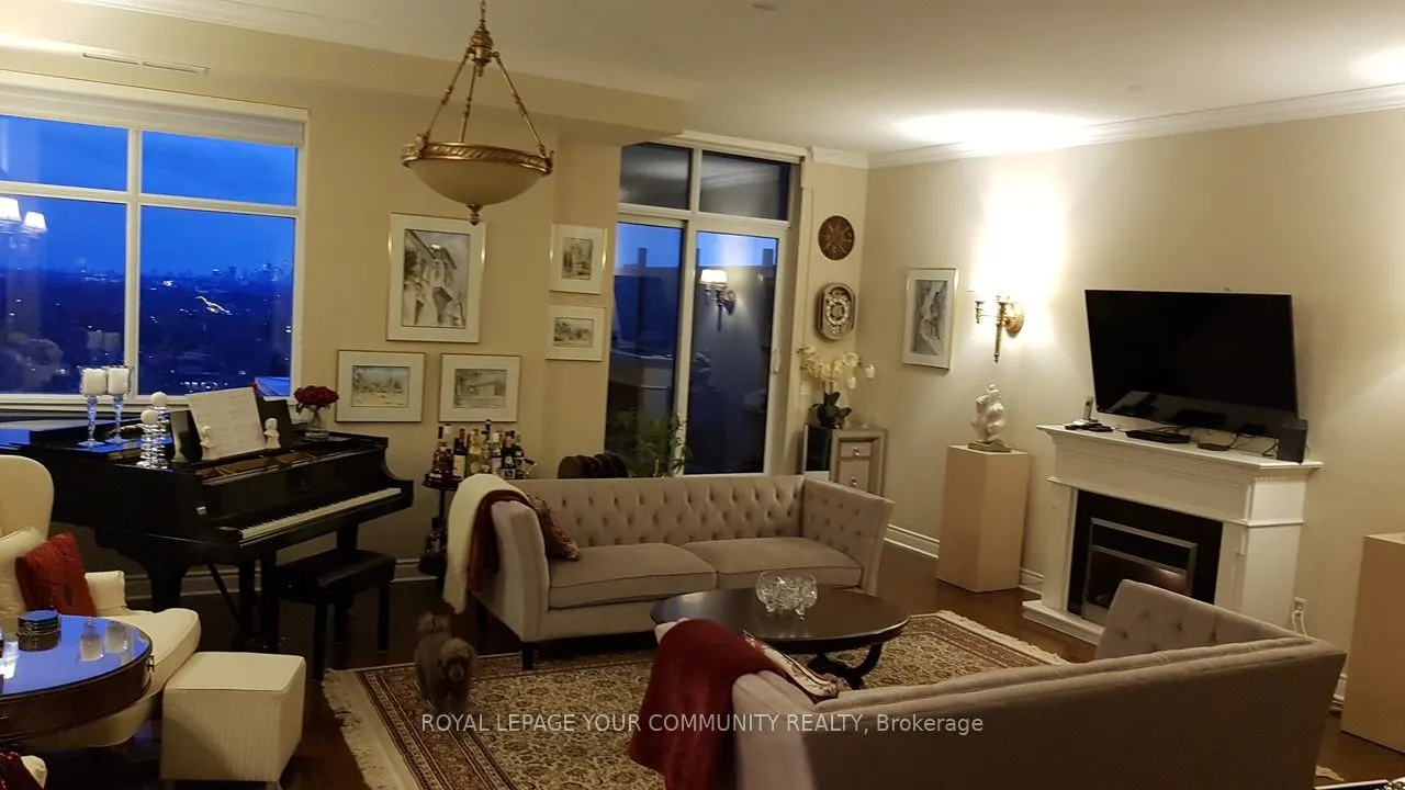 18 Kenaston Gardens, #1906
