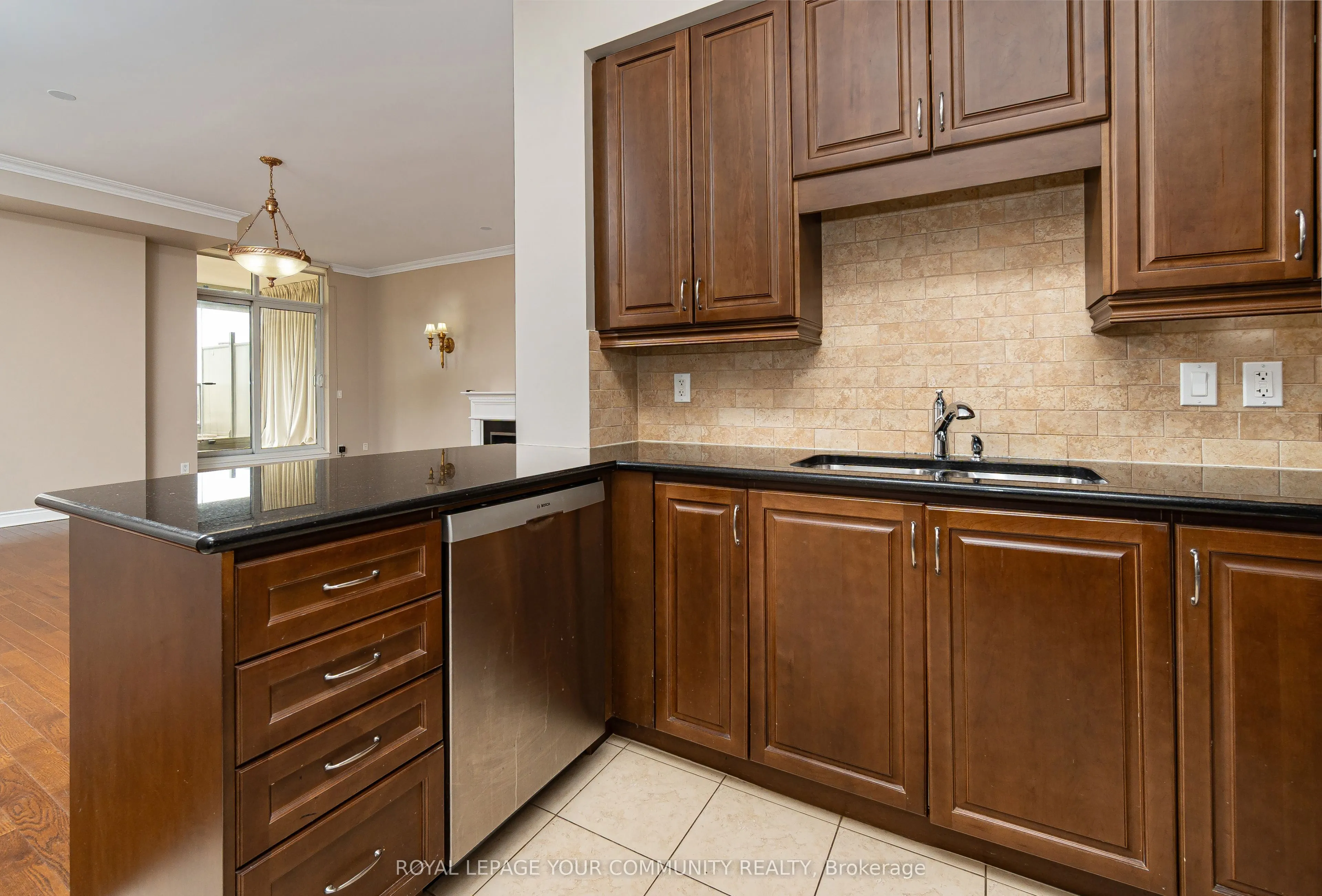 18 Kenaston Gardens, #1906