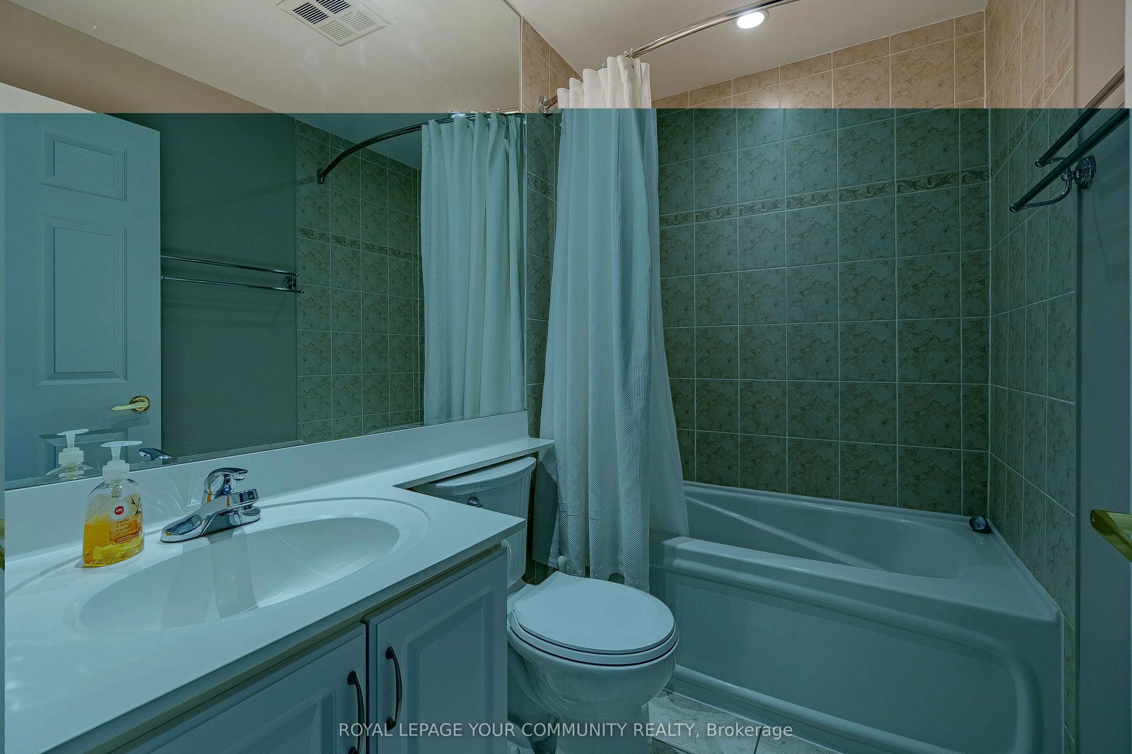 18 Kenaston Gardens, #1906