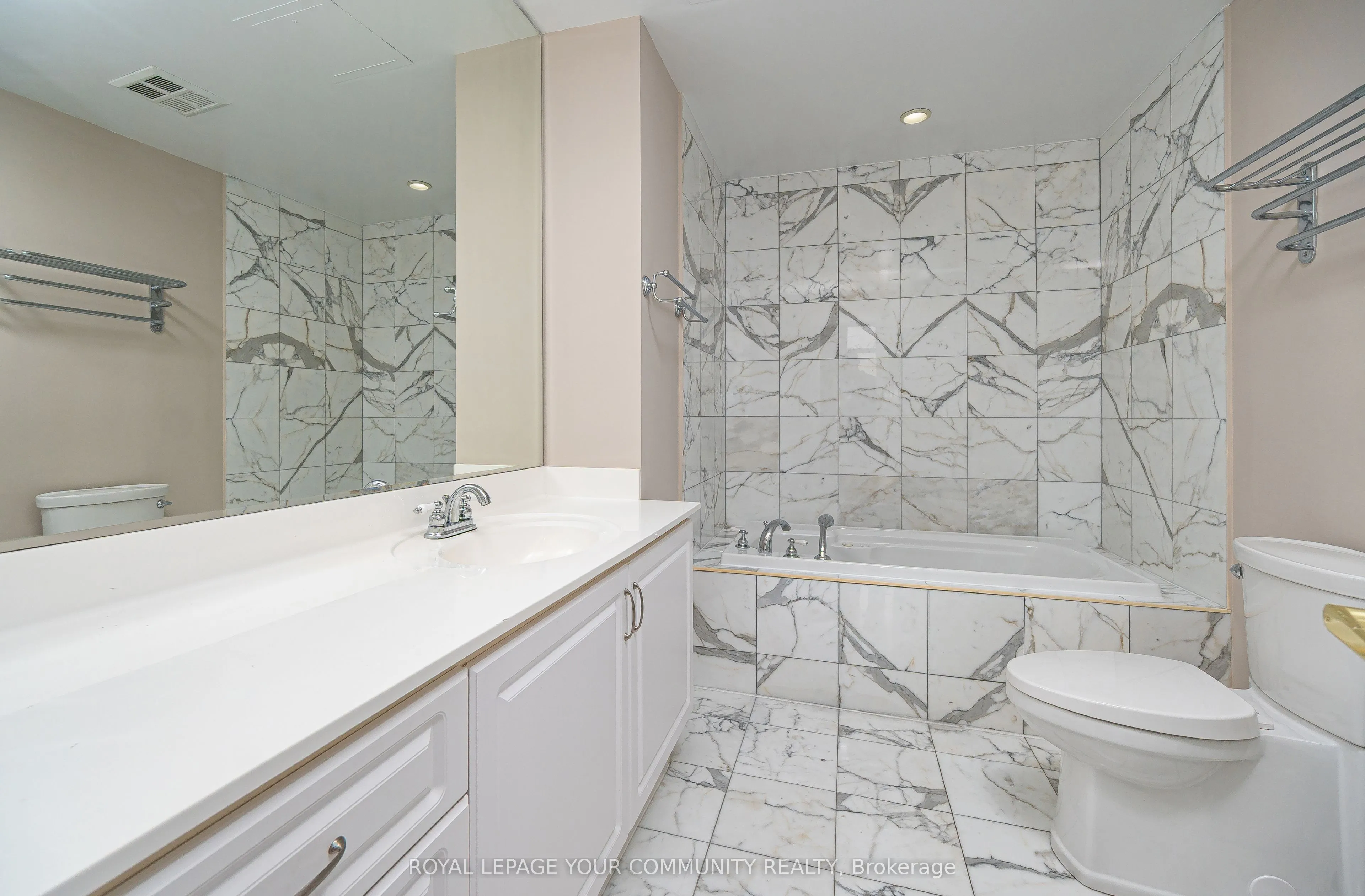18 Kenaston Gardens, #1906