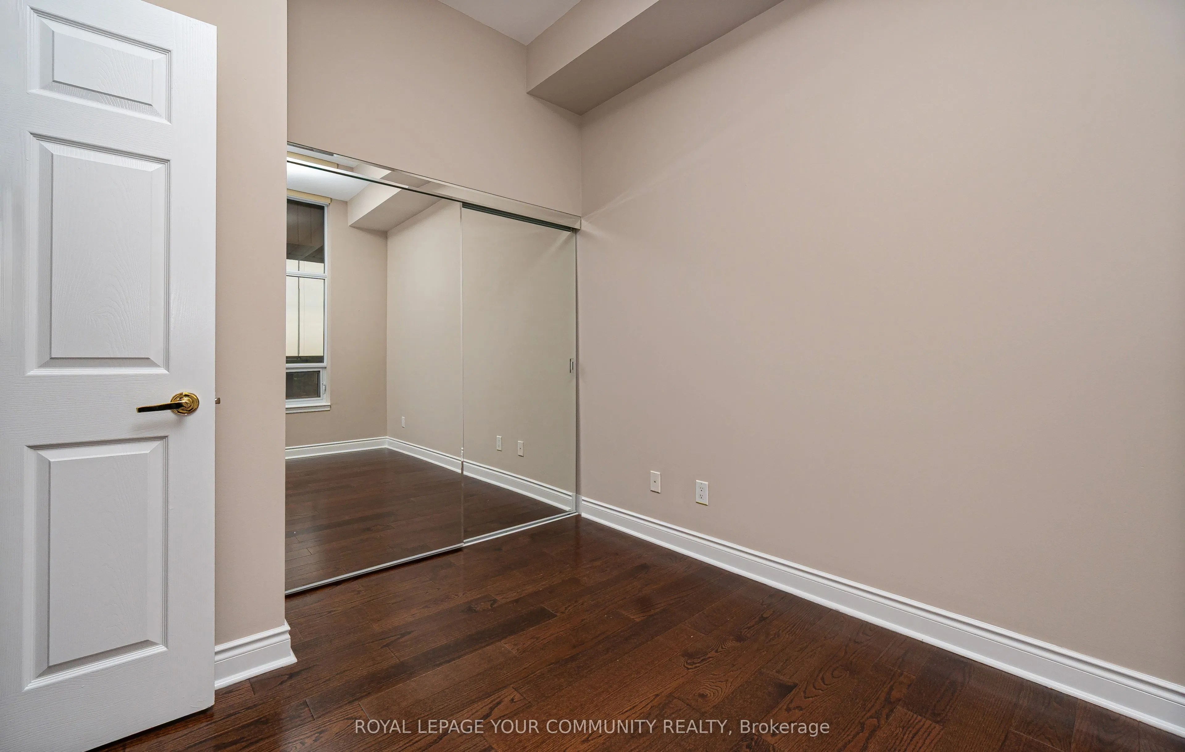 18 Kenaston Gardens, #1906