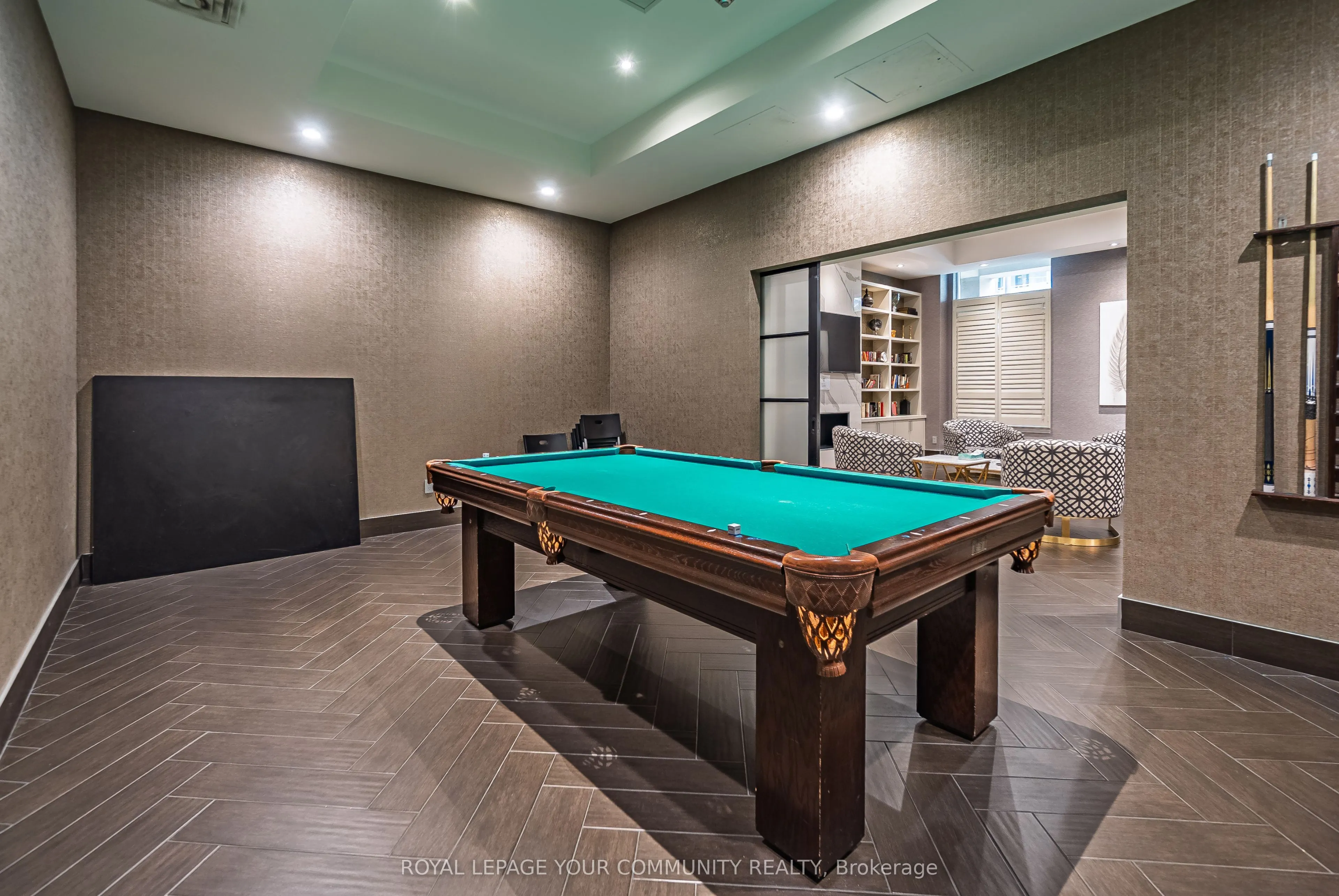 18 Kenaston Gardens, #1906
