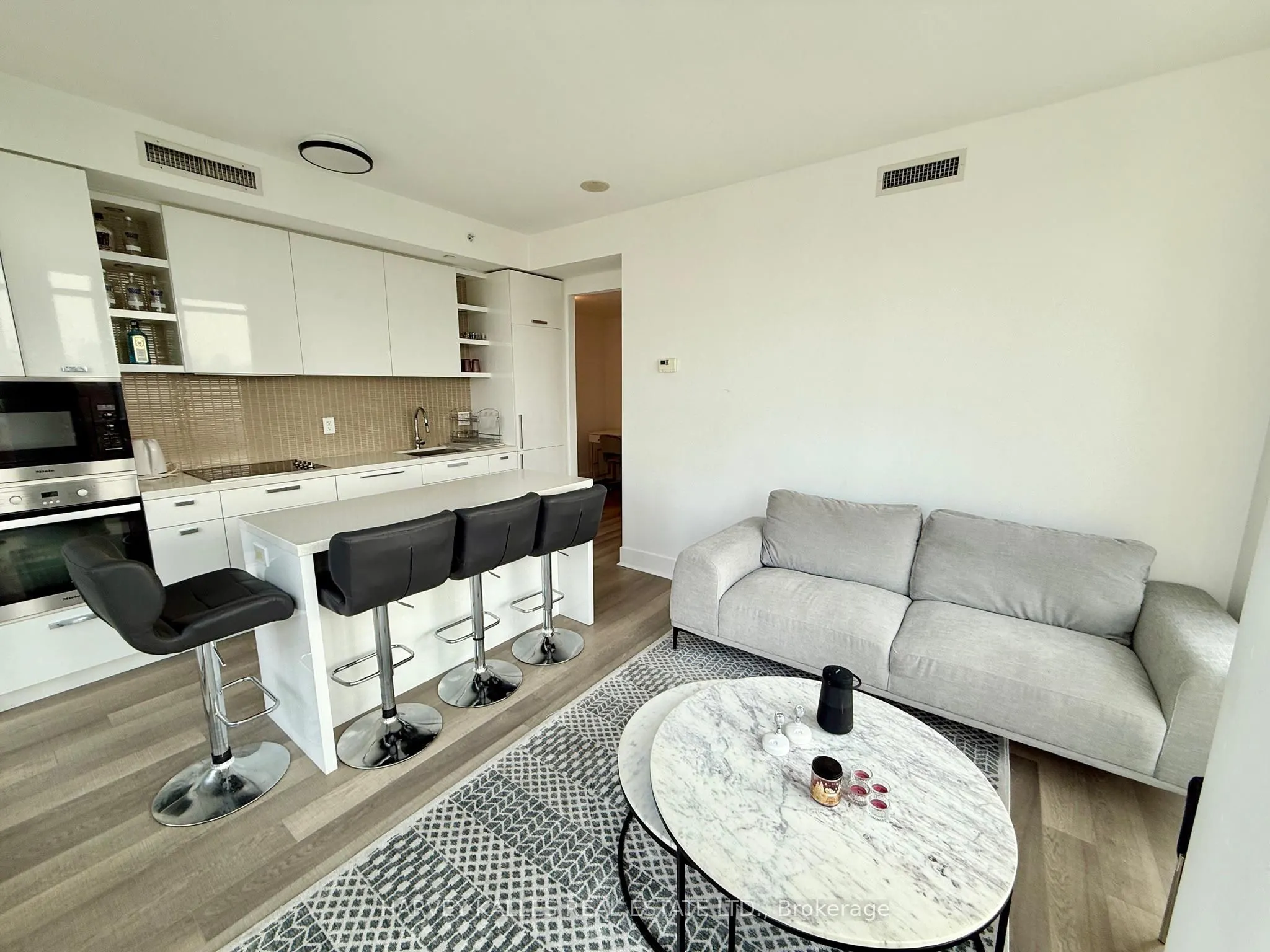 32 Davenport Road N, #1003