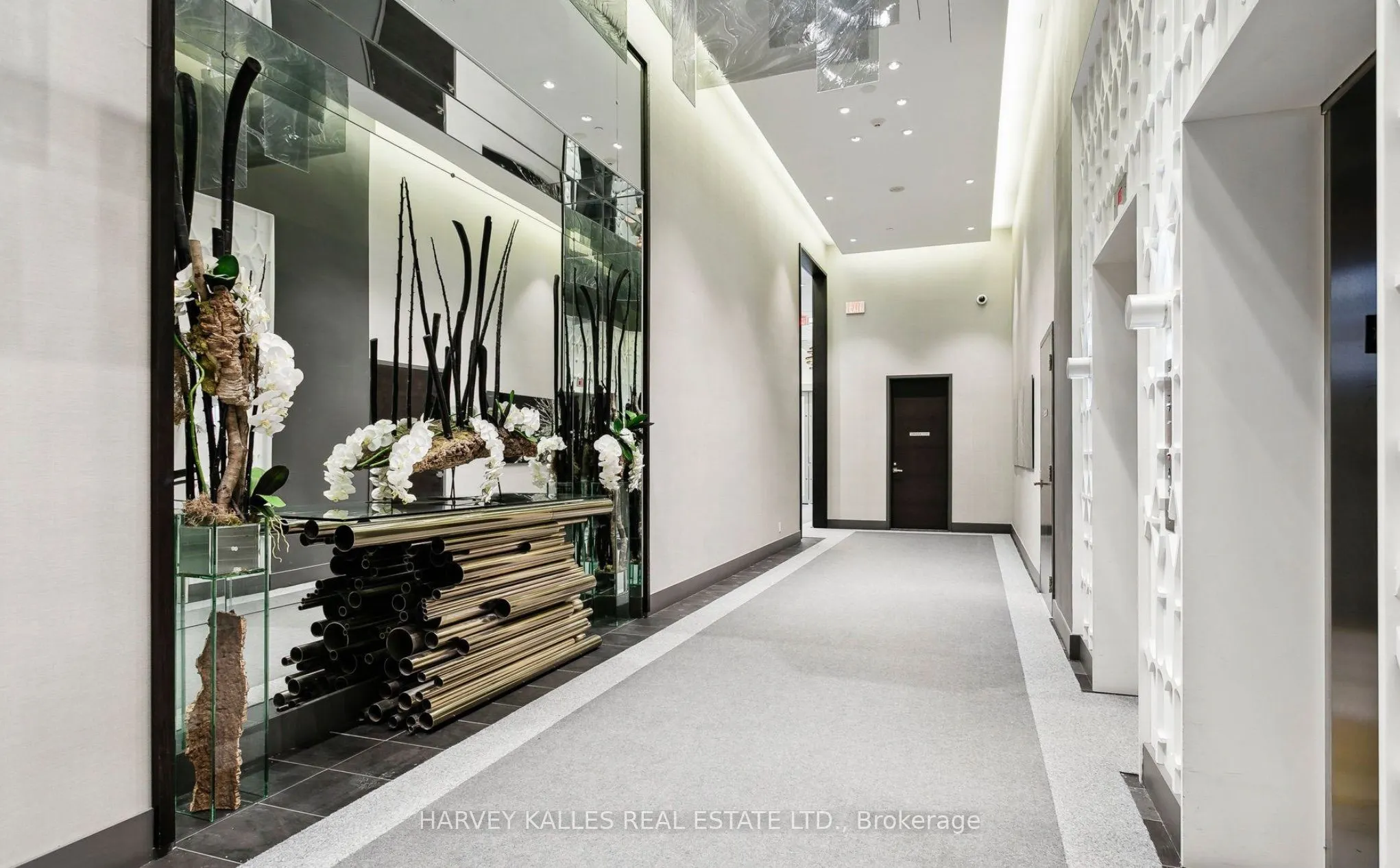32 Davenport Road N, #1003