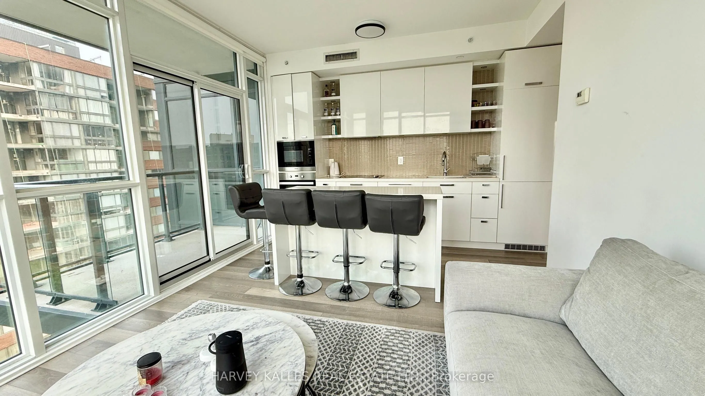32 Davenport Road N, #1003