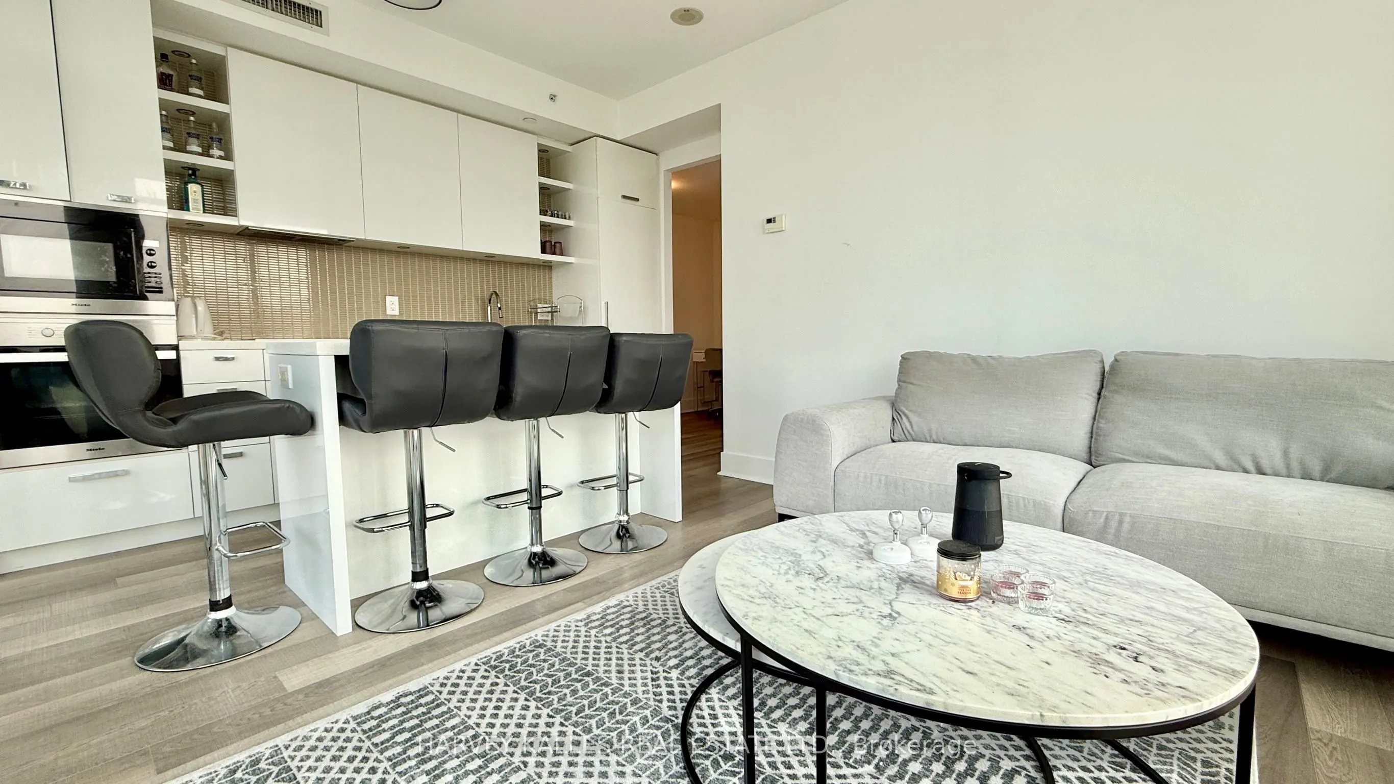 32 Davenport Road N, #1003