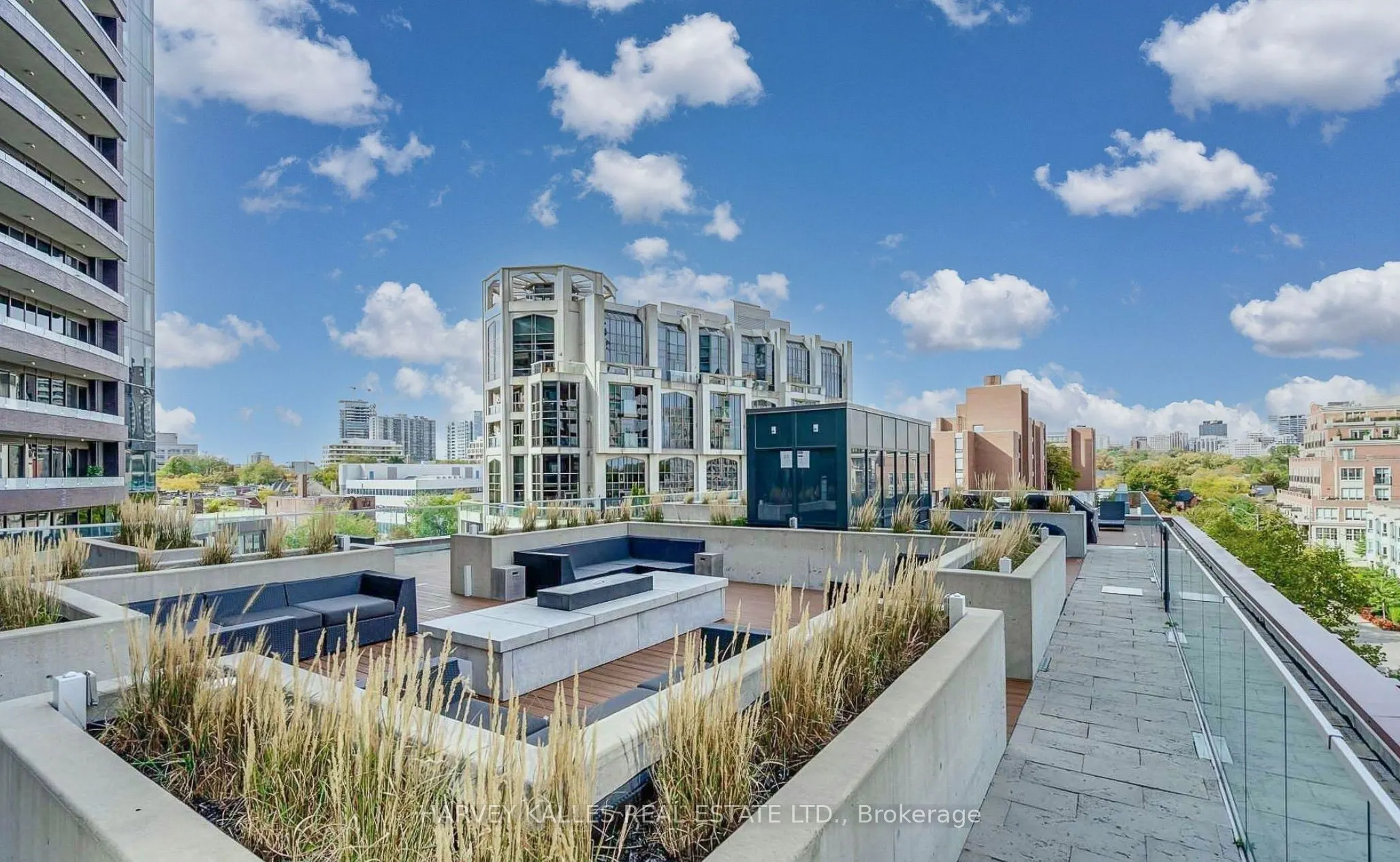 32 Davenport Road N, #1003