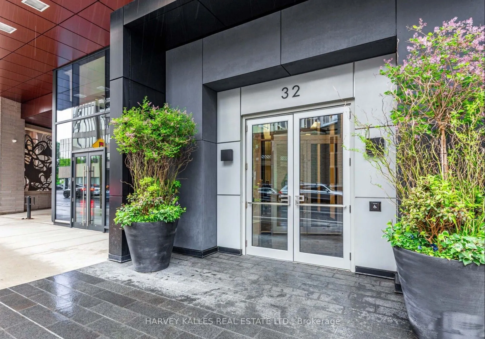 32 Davenport Road N, #1003