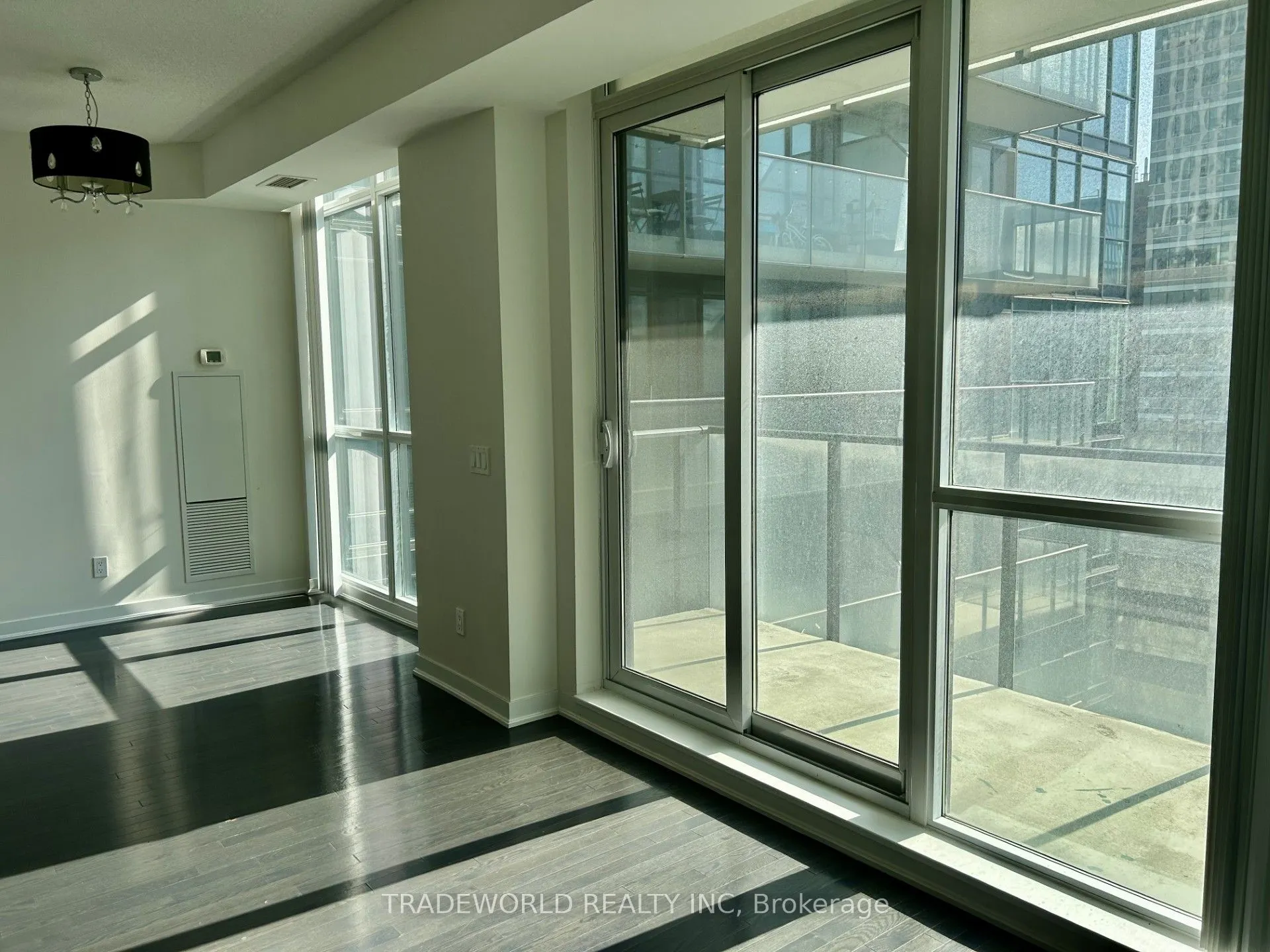 770 Bay Street, #901