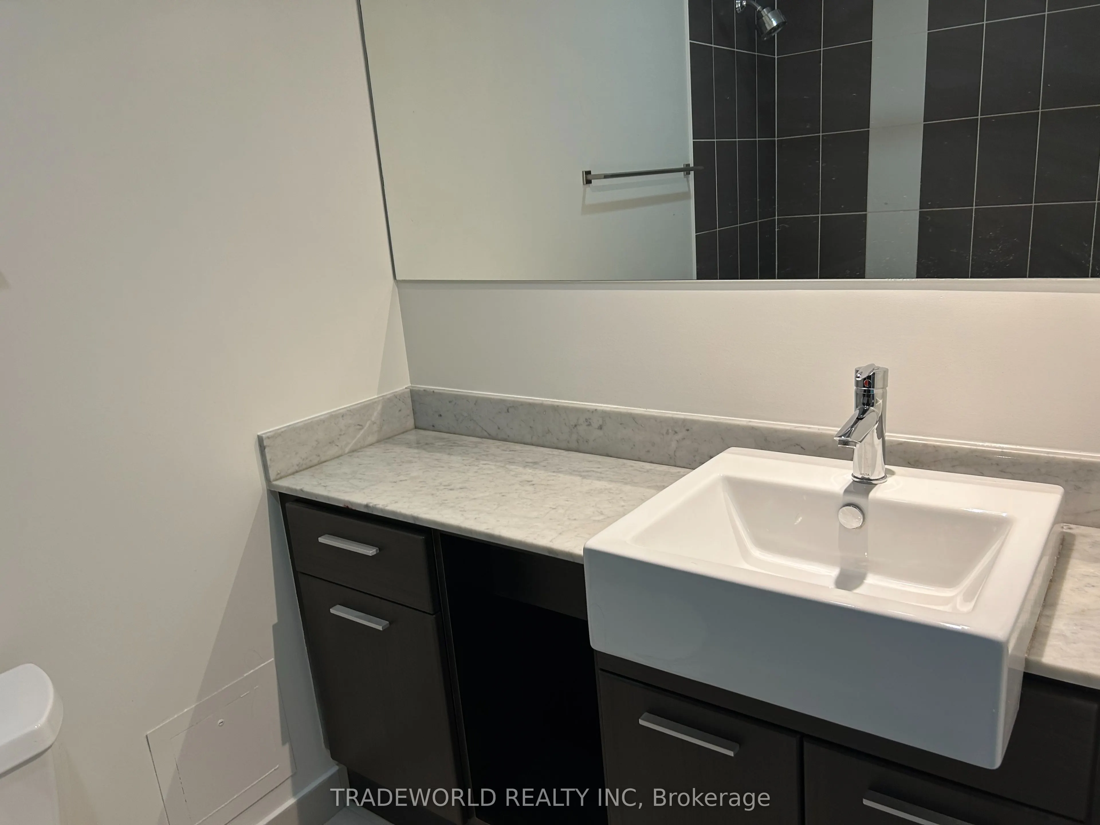 770 Bay Street, #901