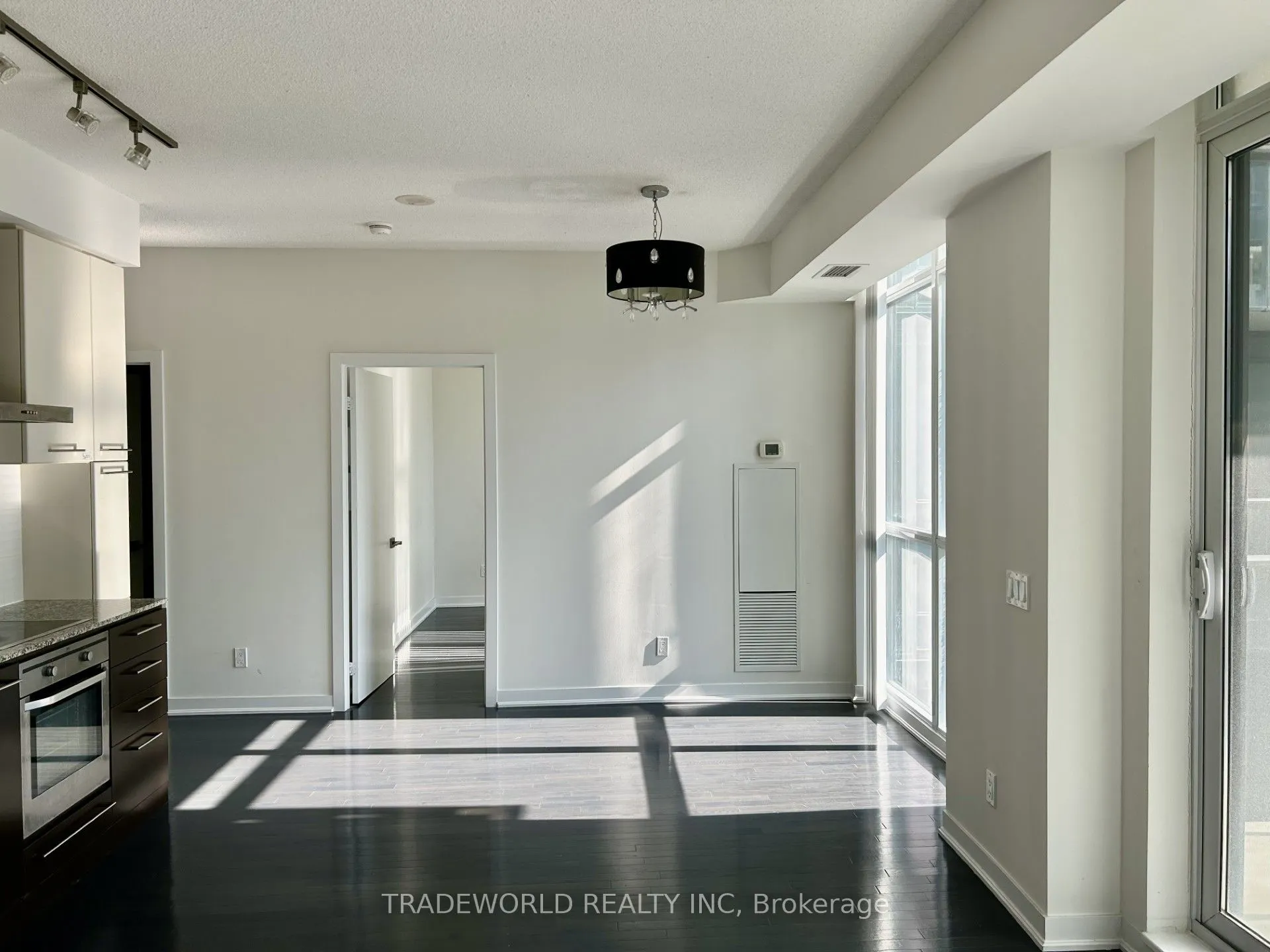 770 Bay Street, #901
