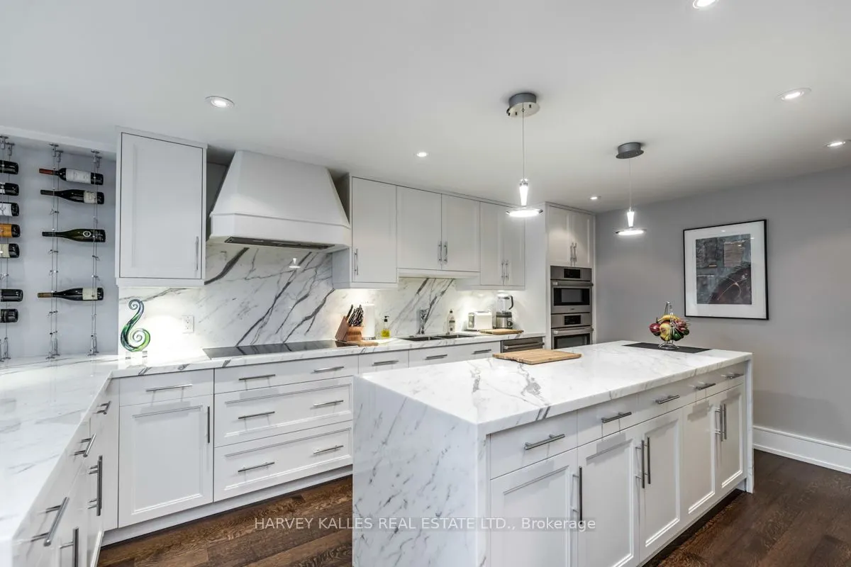 110 Bloor Street W, #1309