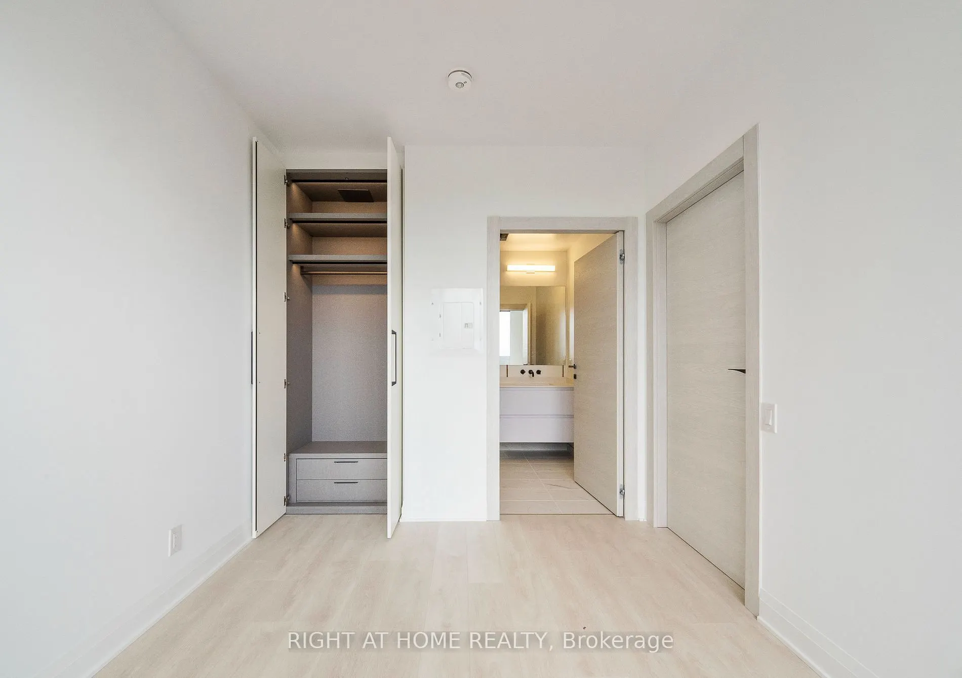 33 Frederick Todd Way N, #703