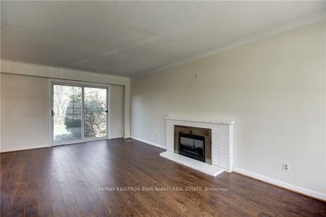 6 Greenyards Drive