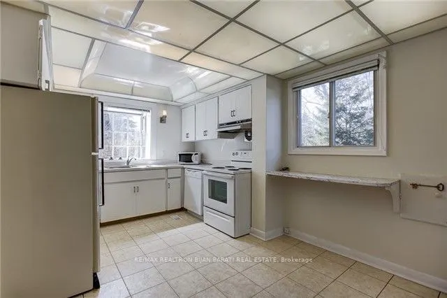 6 Greenyards Drive