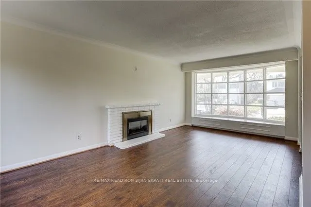 6 Greenyards Drive
